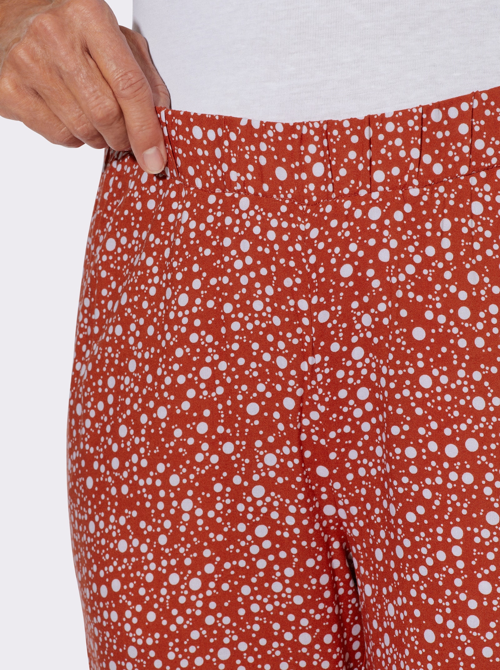 Schlupfhose mit Punktedessin - rostrot-weiß-bedruckt