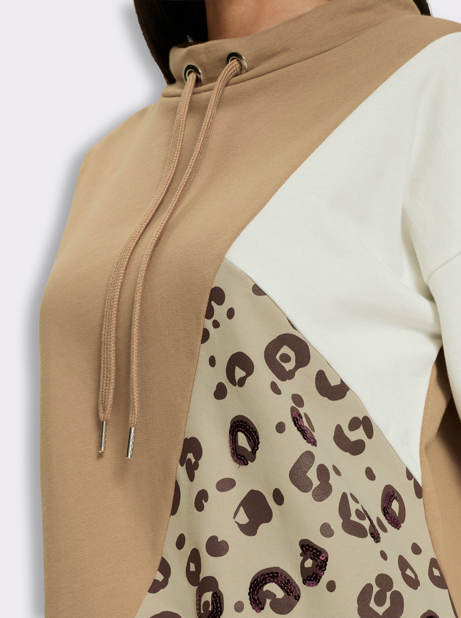 heine Sweatshirt mit Leo-Details - camel-ecru-bedruckt