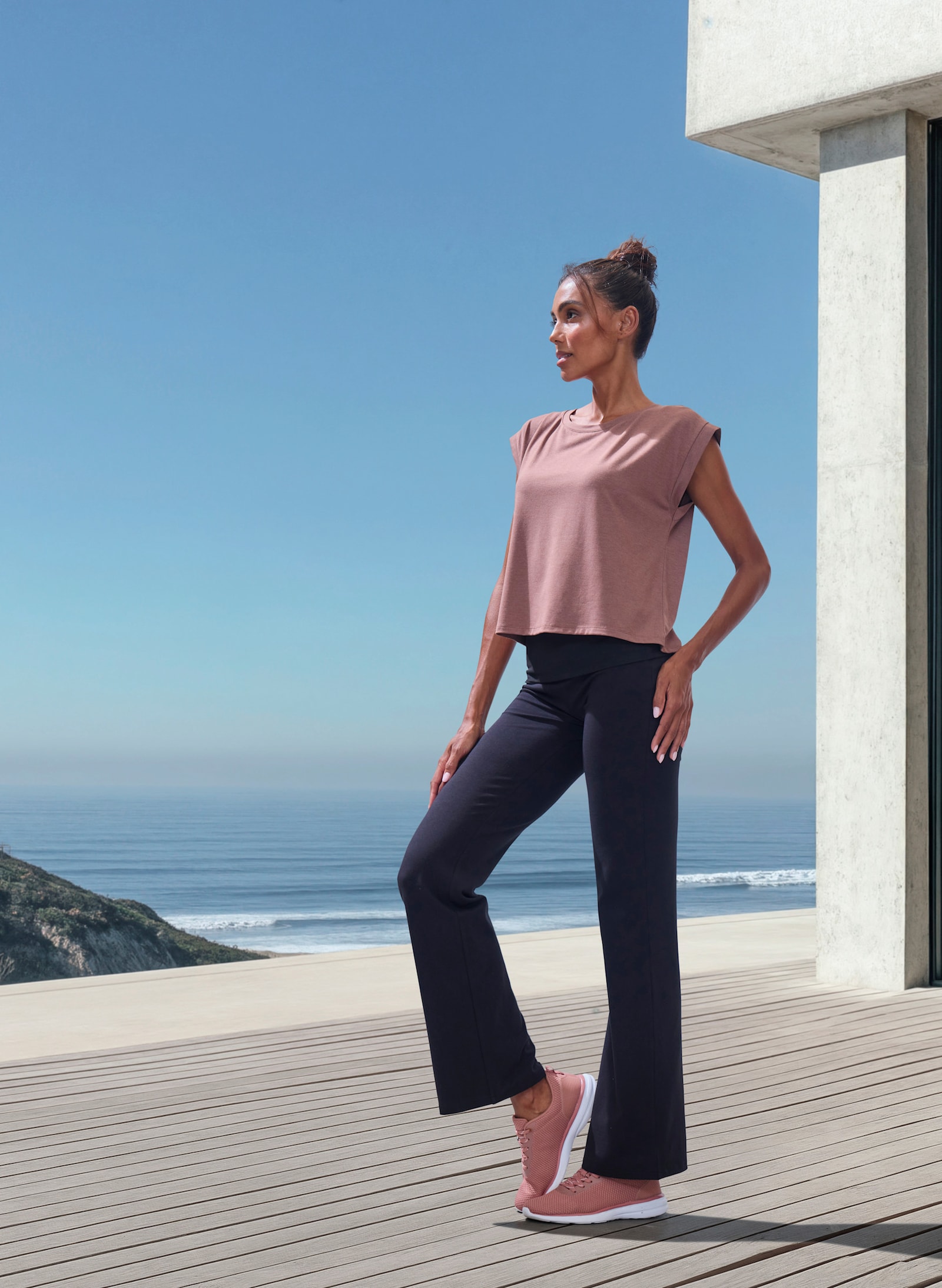 LASCANA ACTIVE Layershirt - camel, schwarz