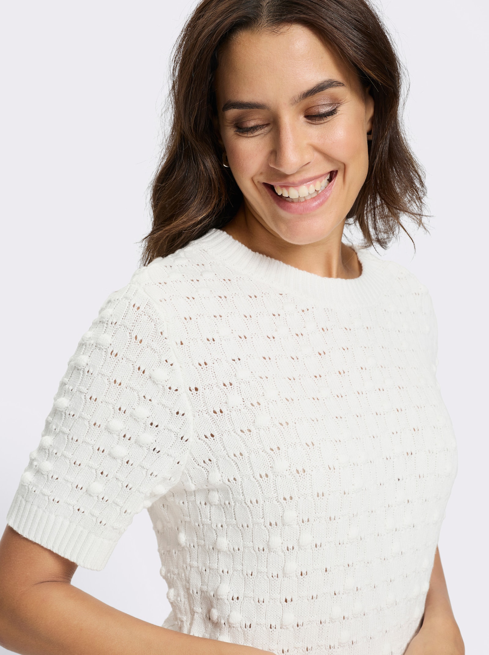 Pulóver s krátkymi rukávmi a nopkovým štruktúrovaným vzorom - svetlobéžová