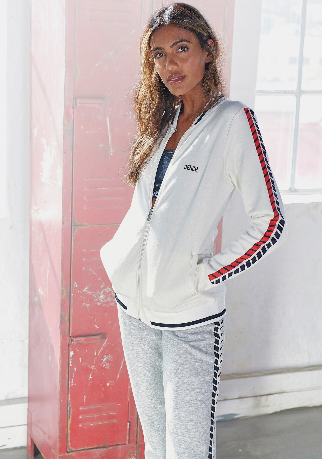 Bench. Sweatjacke - offwhite-ecru-altweiß