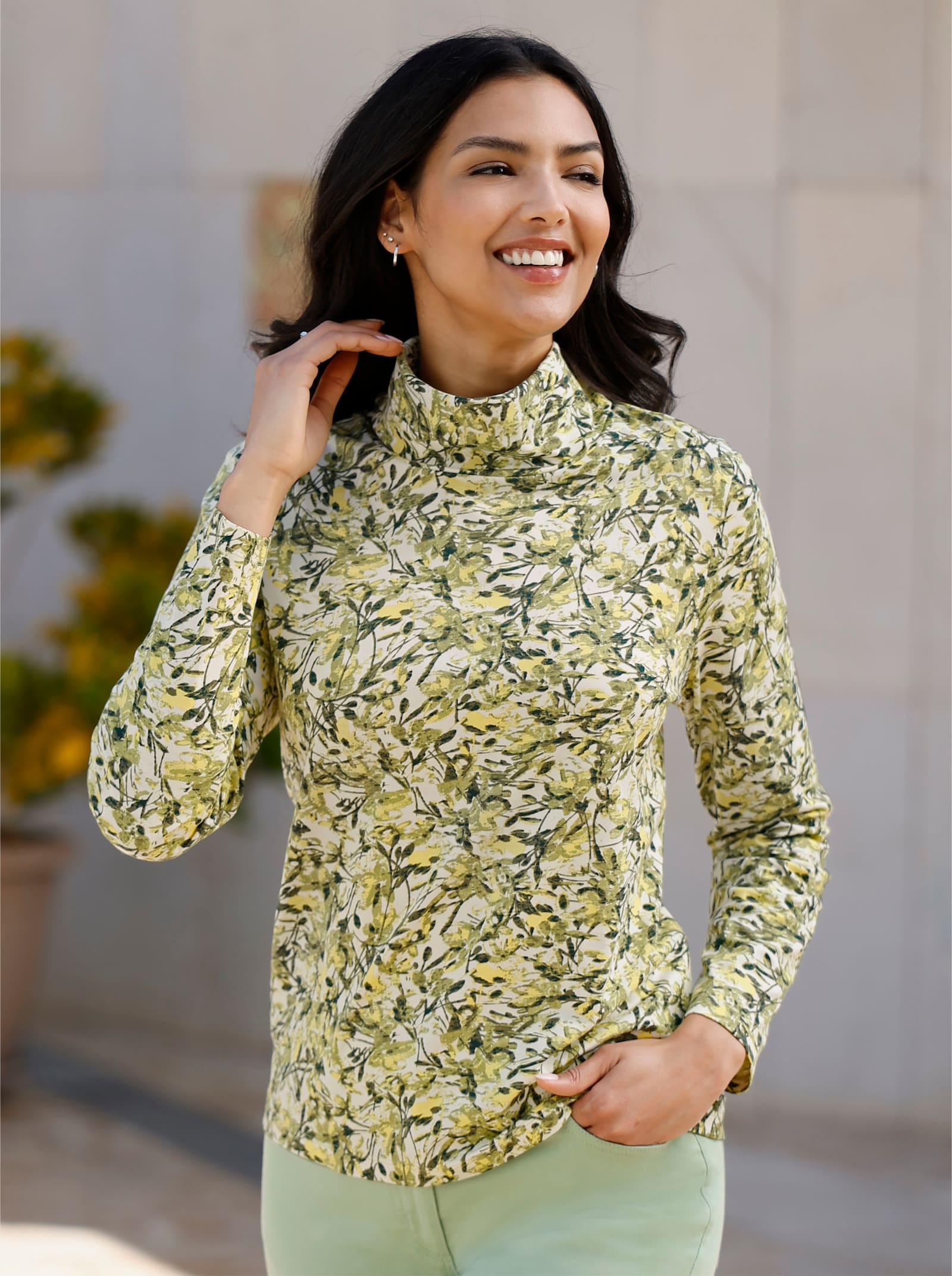 Rollkragenshirt im floralen Dessin - lindgrün-zitrone-bedruckt