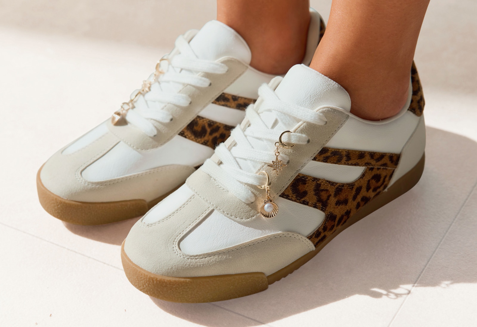 LASCANA Sneaker - weiß/leo