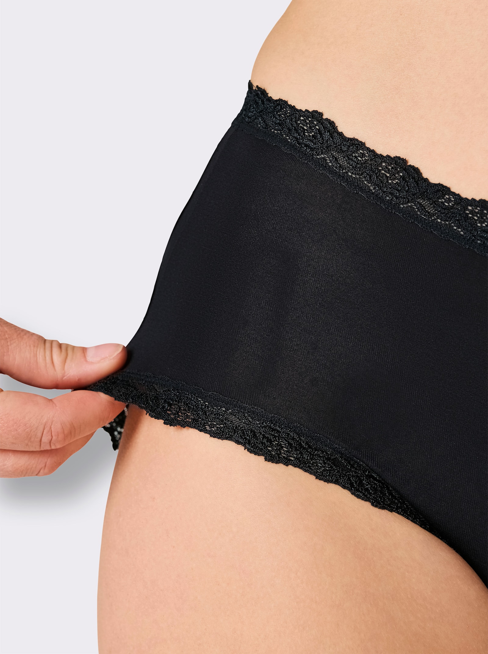 Nina von C. Taillenslip mit elastischer Blütenspitze - schwarz