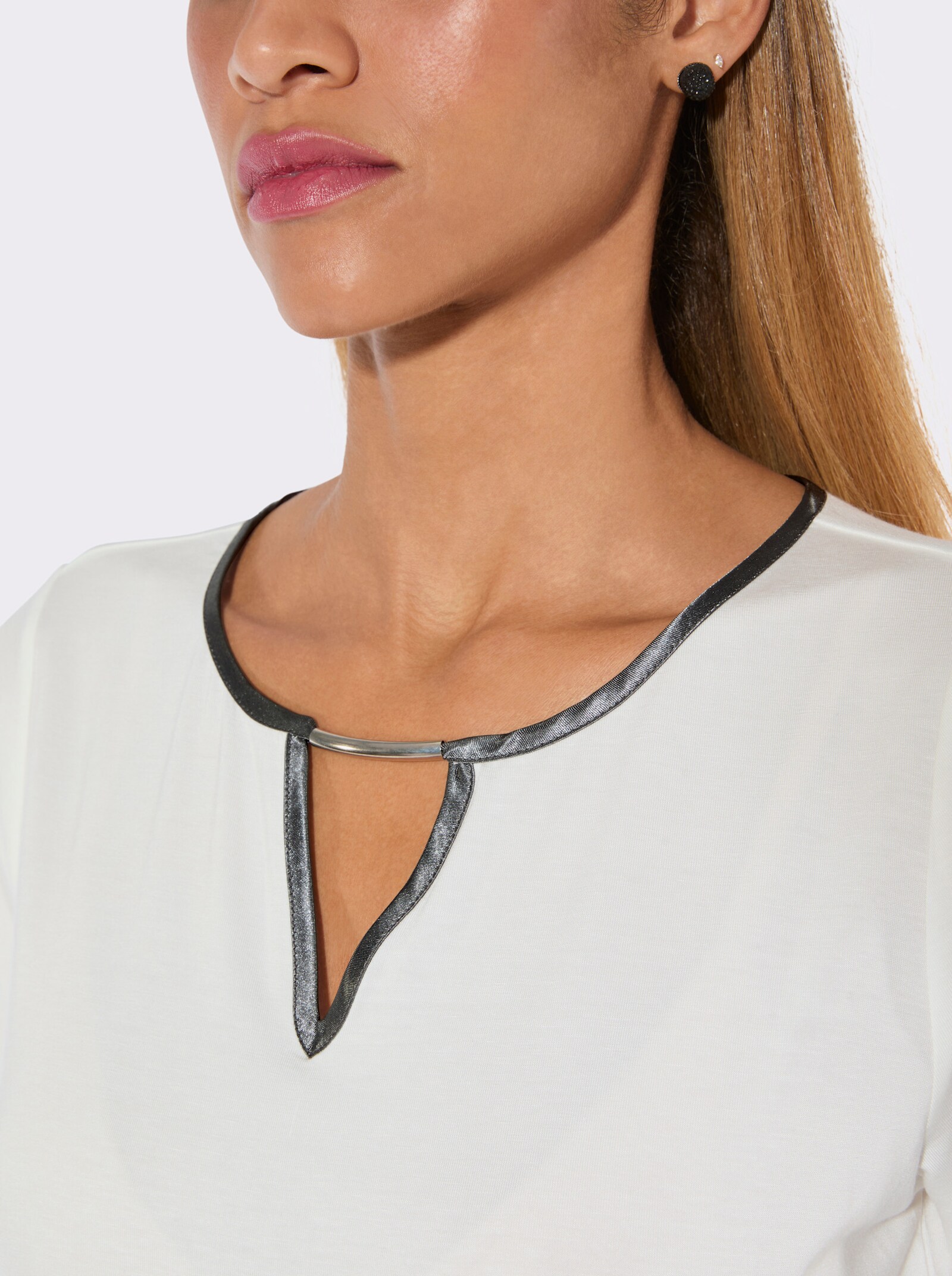 Kurzarmshirt mit Kontrast-Paspeln - ecru