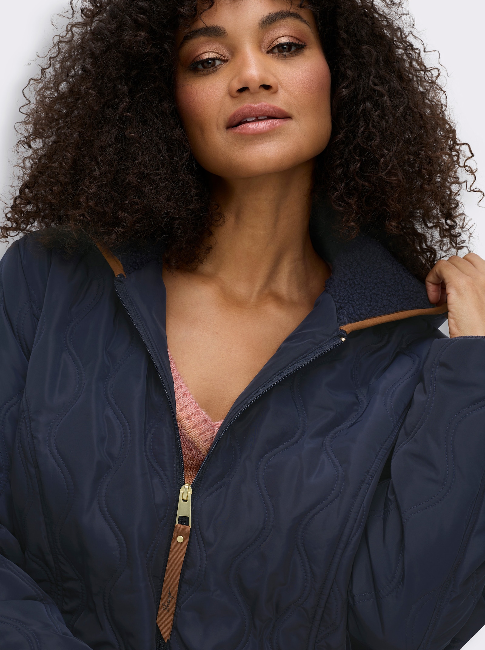 sheego Steppjacke in Wellenstruktur - tiefblau