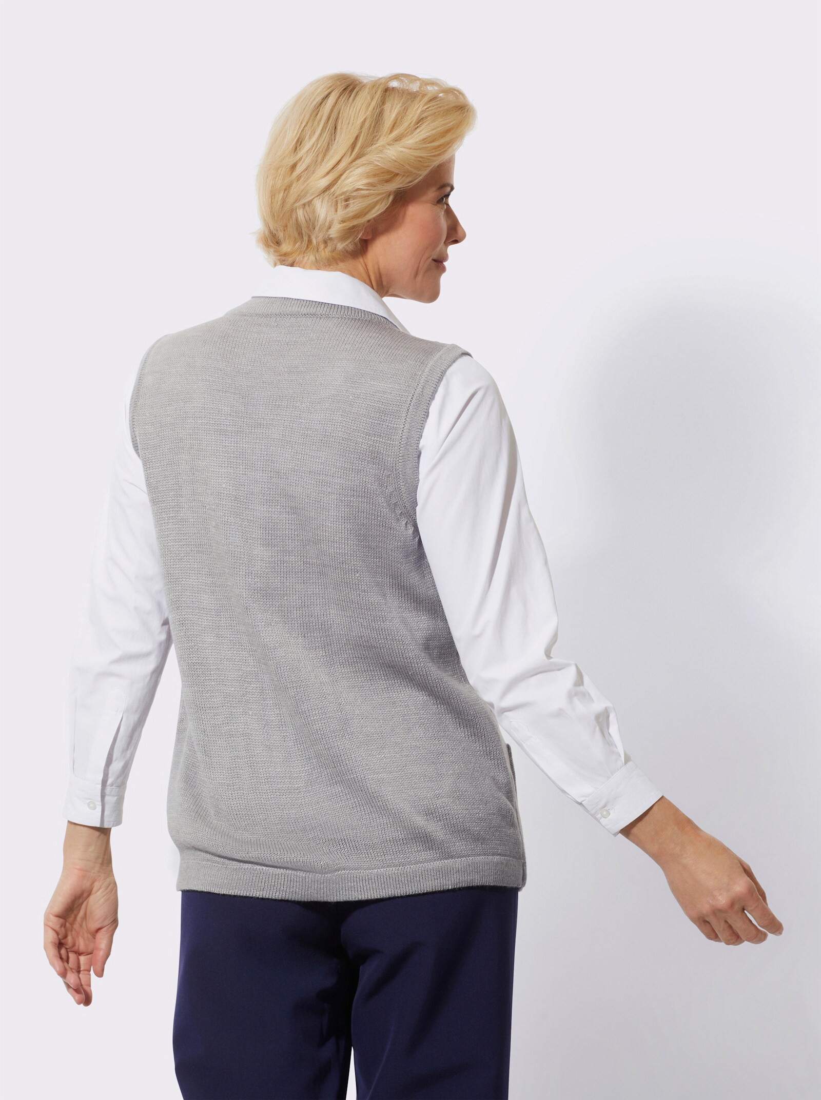 Strickweste mit Zopfmuster - steingrau-meliert