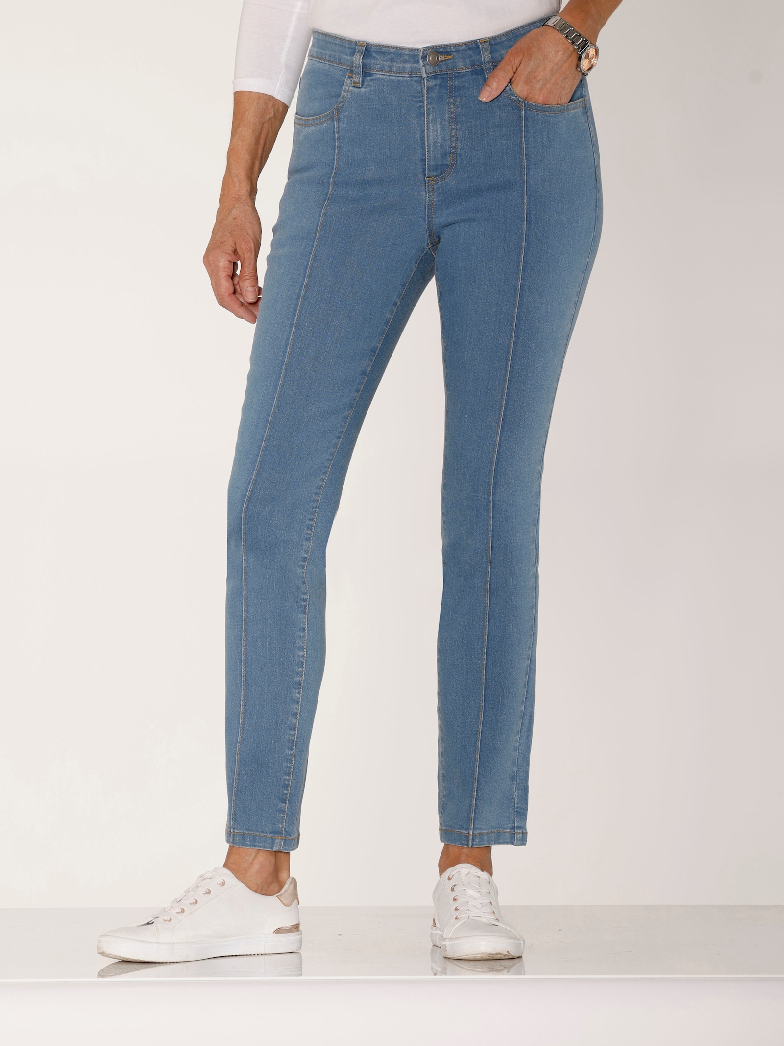 Jeans in schmaler Form - blue-bleached