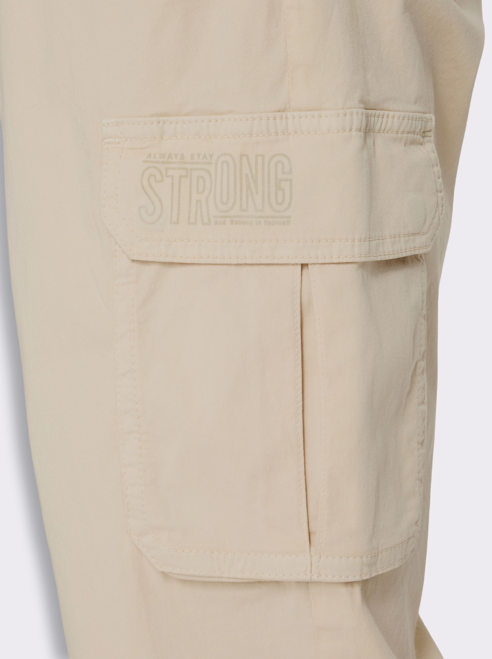 Bermudas in Twill-Qualität - sand