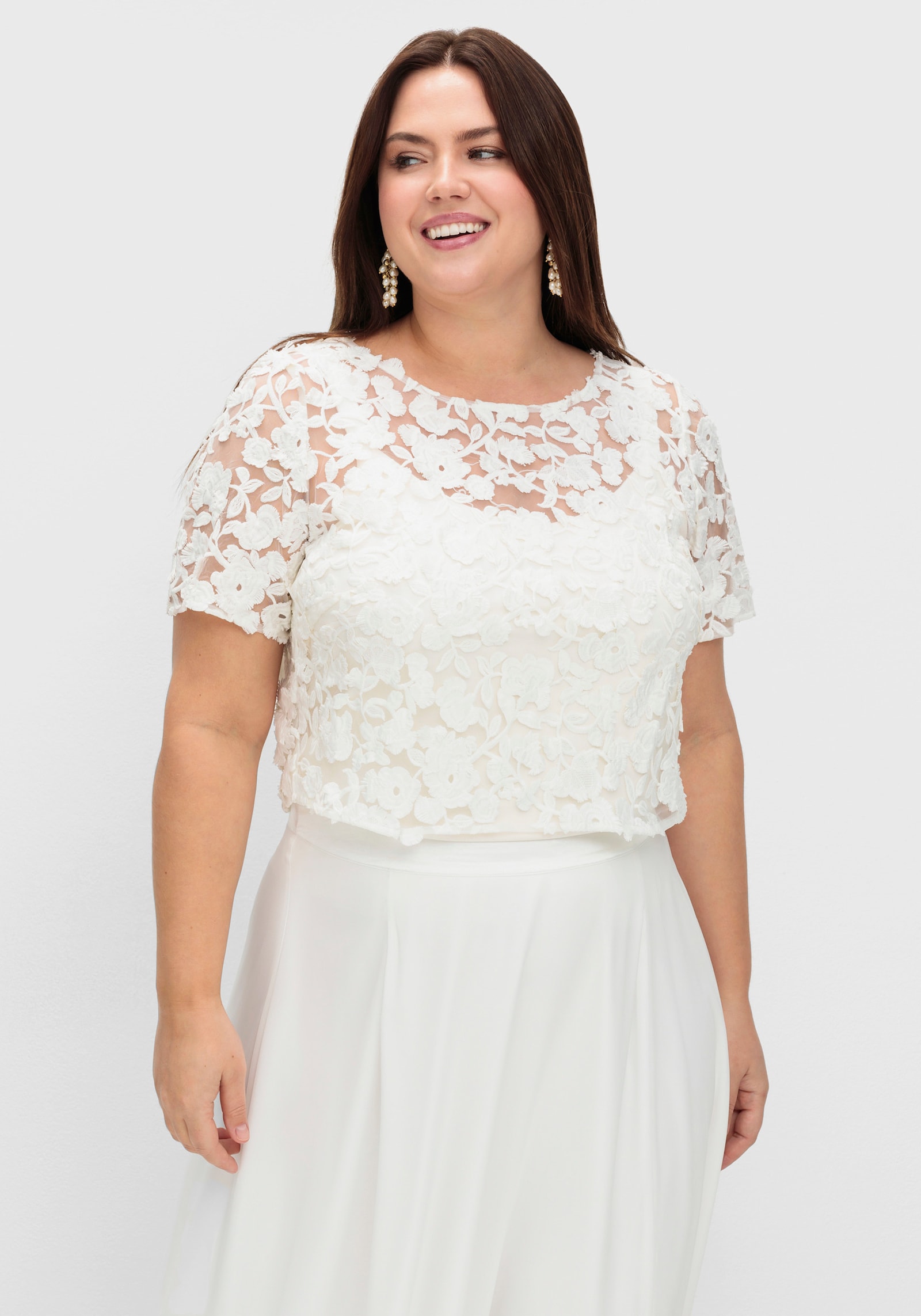 sheego Tunikashirt aus floraler Spitze, hinten offen - offwhite