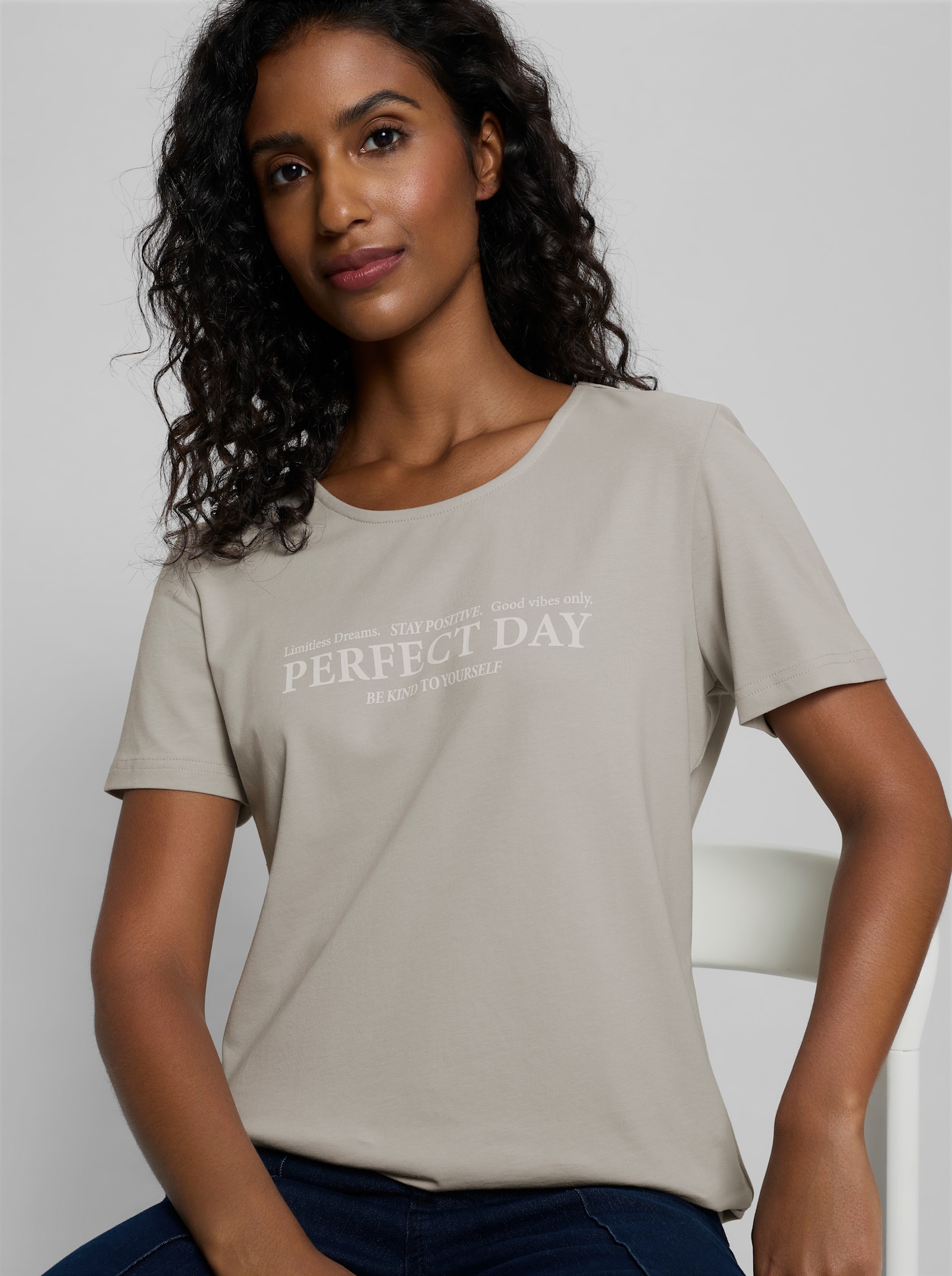 heine Shirt mit Schriftzug - hellgrau