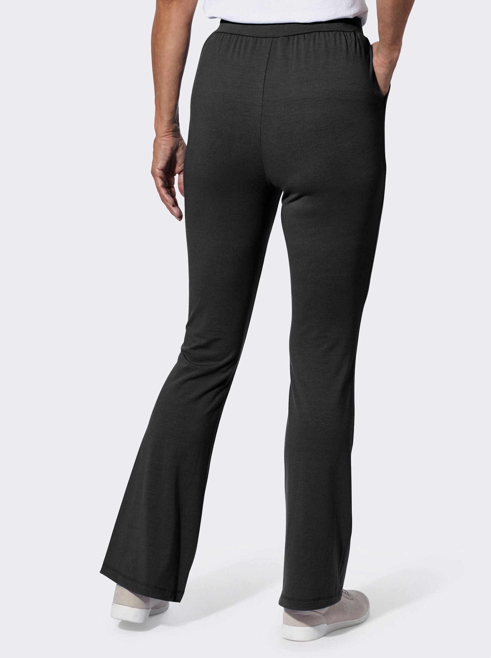 Kalhoty pro volný čas s mírně rozšířenými nohavicemi - černá