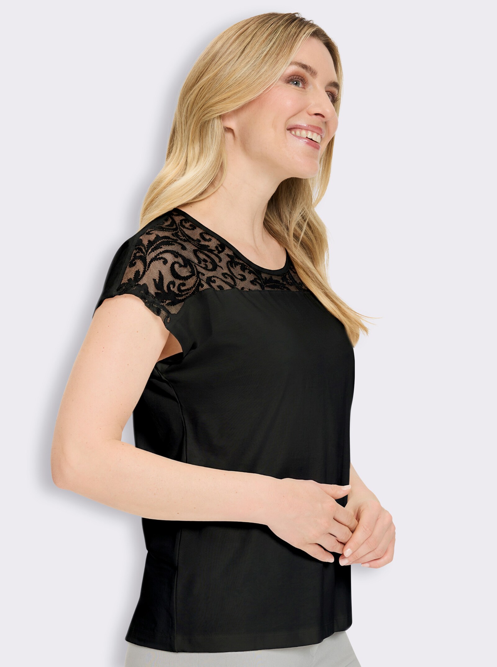 Rundhalsshirt mit Spitzeneinsatz - schwarz