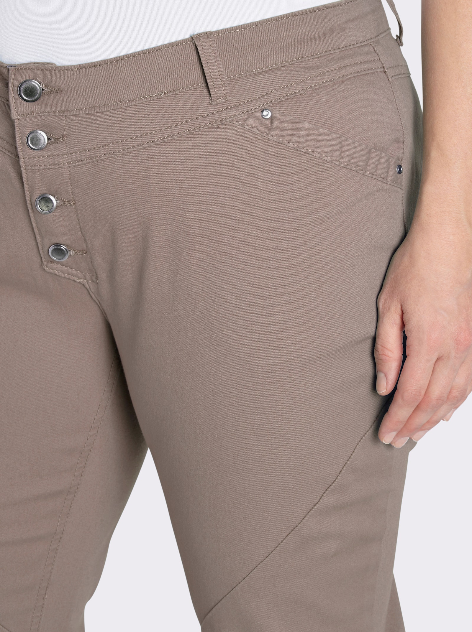 Jeans mit Knopfleiste statt Reißverschluss - taupe