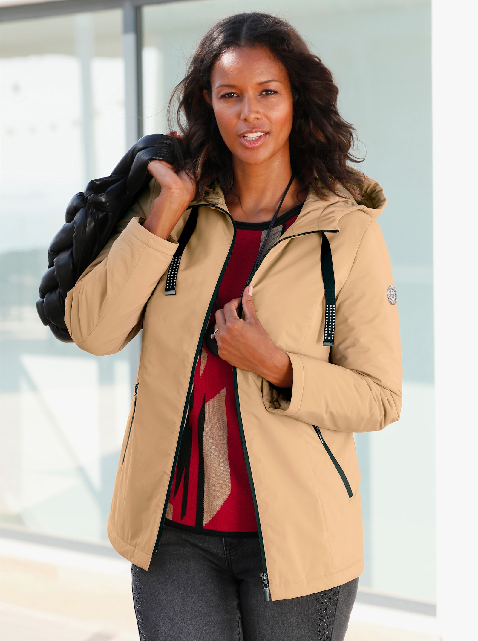 Jacke mit gesteppter Kapuze - camel