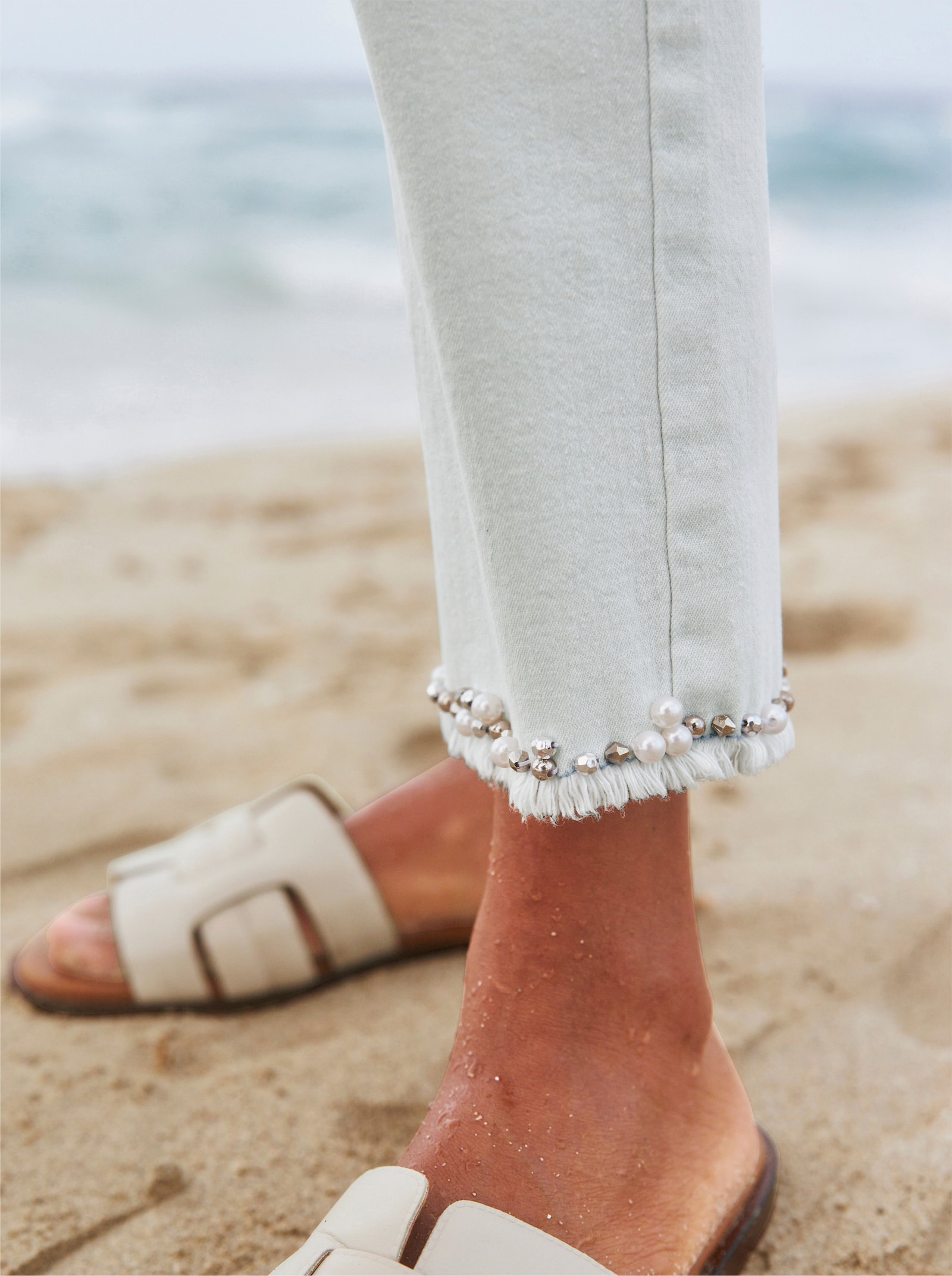 heine 5-Pocket-Jeans mit Schmuckapplikation - blue-bleached