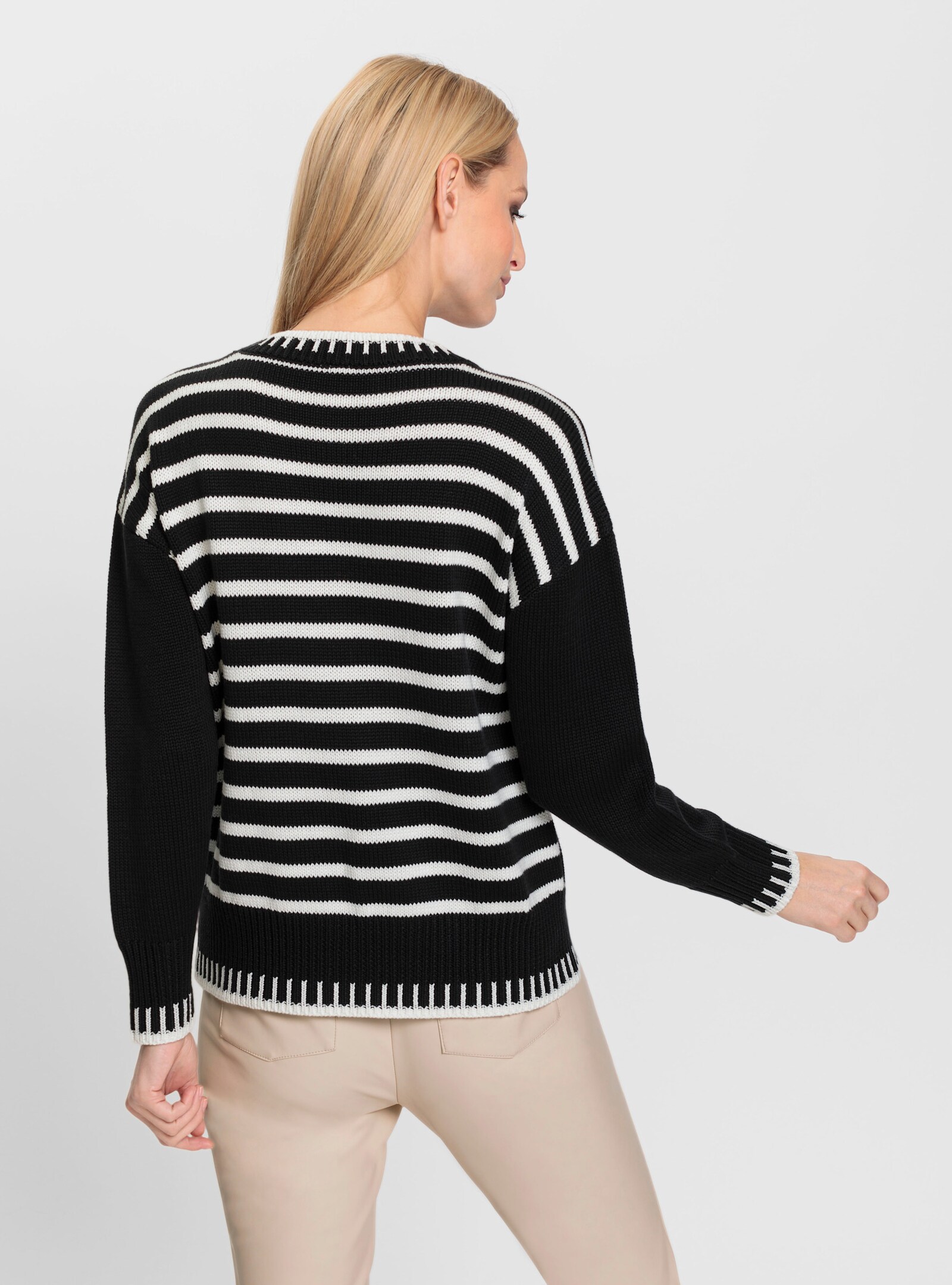 heine Rundhalspullover mit Ripp-Abschlüssen - schwarz-ecru-gemustert