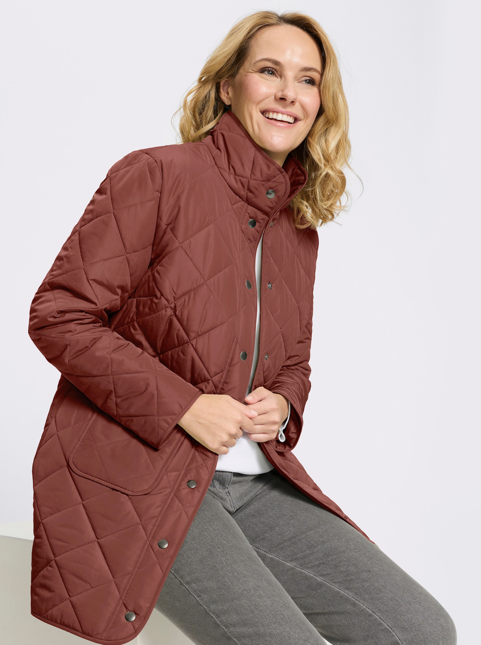 Longjacke mit quadratischem Steppmuster - rotbraun