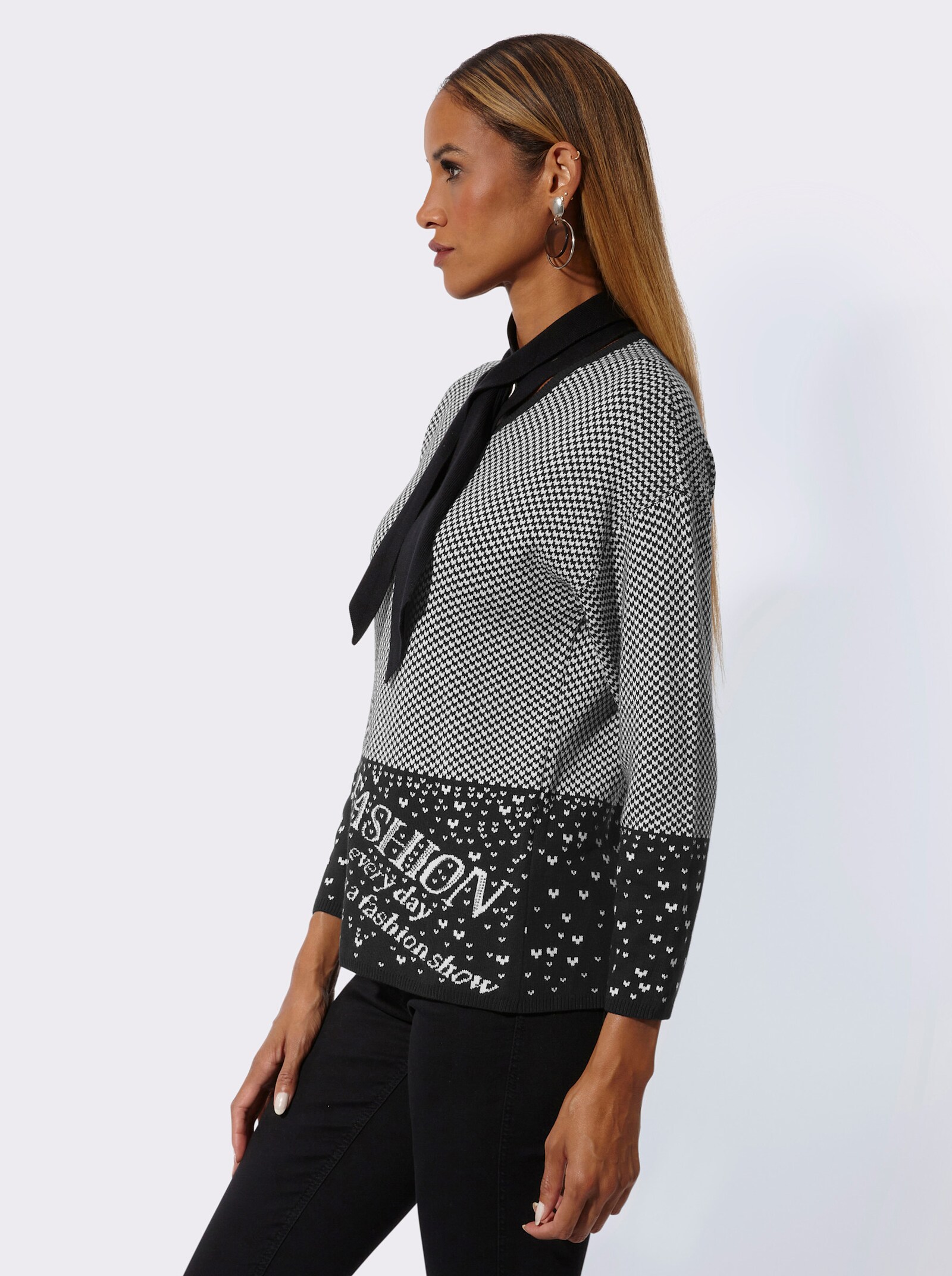 Langarm-Pullover mit abnehmbaren Schal - schwarz-ecru-gemustert