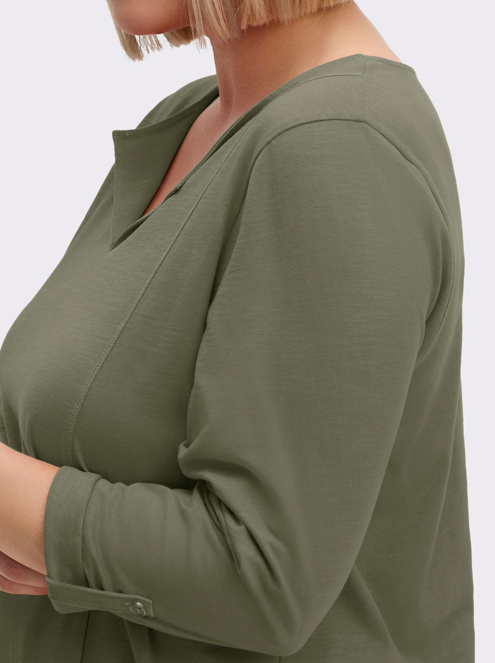sheego Lang shirt met V-split en opstroopbare mouw - kaki