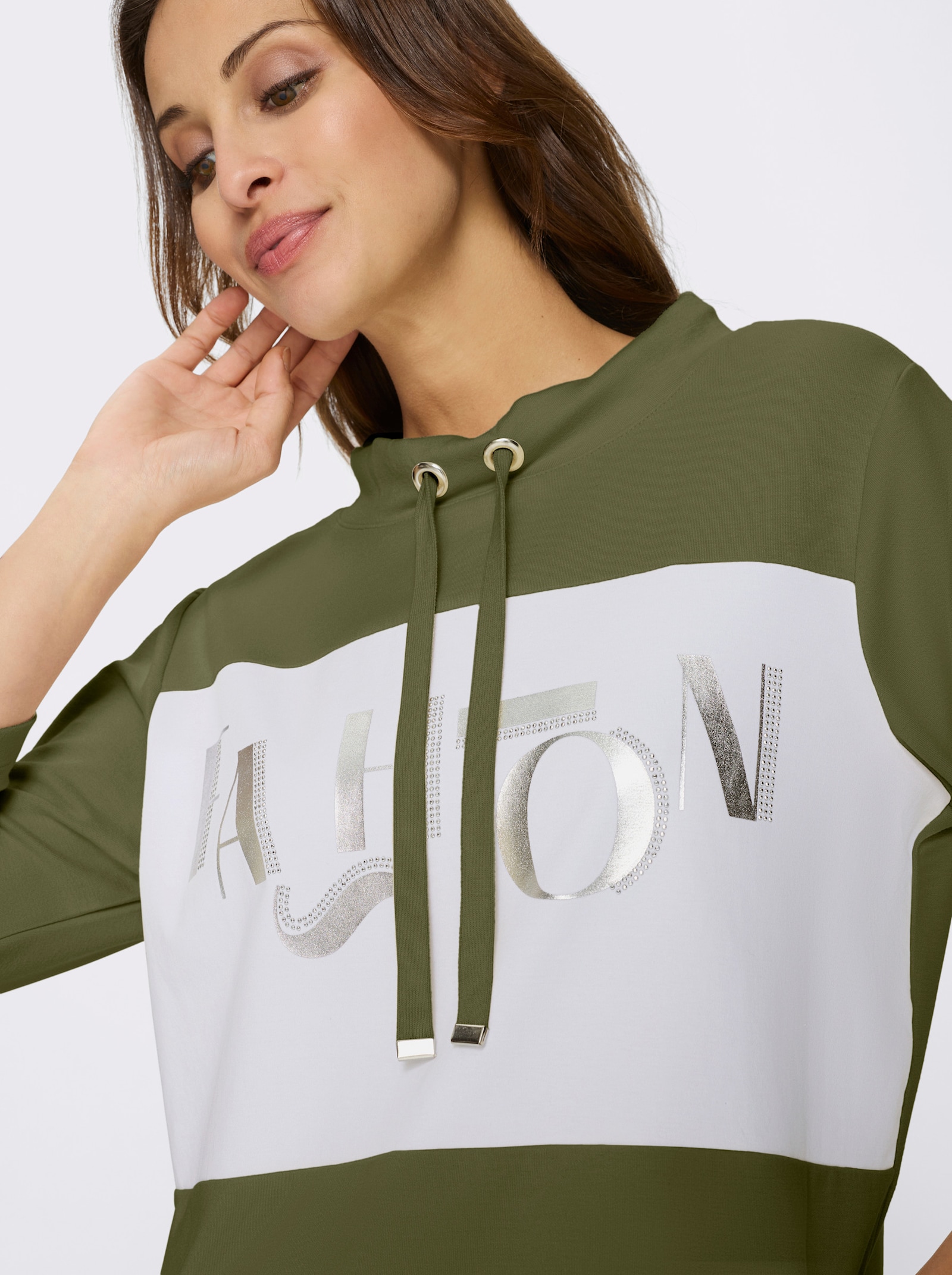 Sweatshirt mit Folienprint-Schriftzug - oliv-weiß-geringelt
