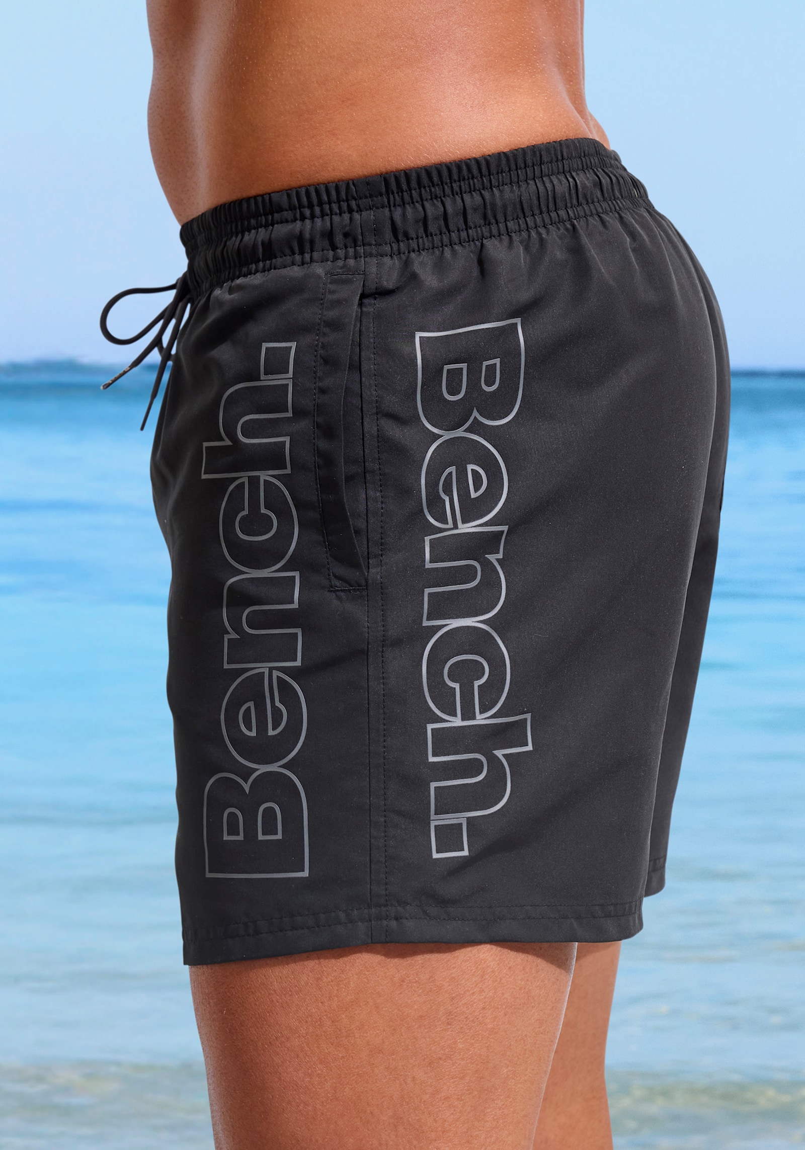 Bench. Badeshorts - schwarz