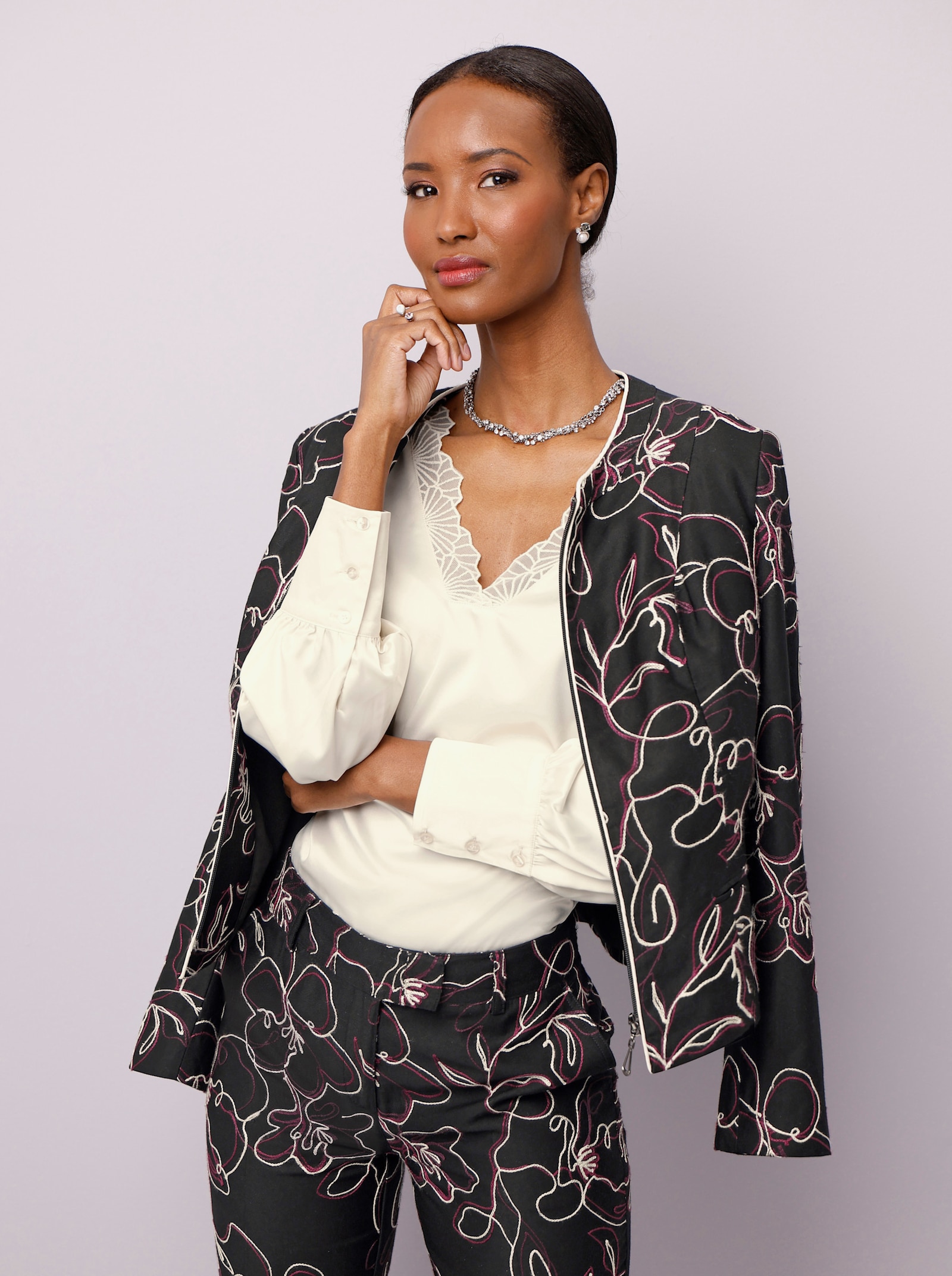 Blazer mit Kontrastpaspeln - schwarz-burgund-gemustert