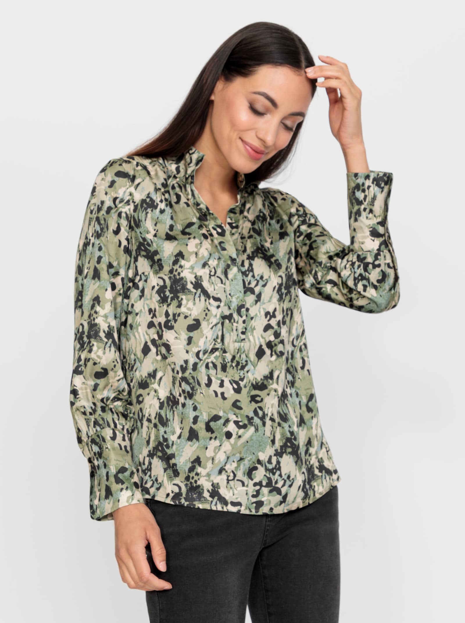 heine Satinbluse mit Seitenschlitzen - khaki-schlamm-bedruckt