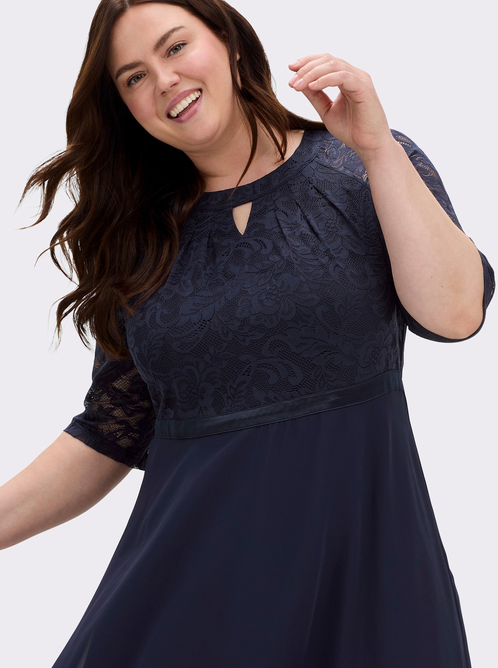 Spitzenkleid mit weitem Rockteil - marine