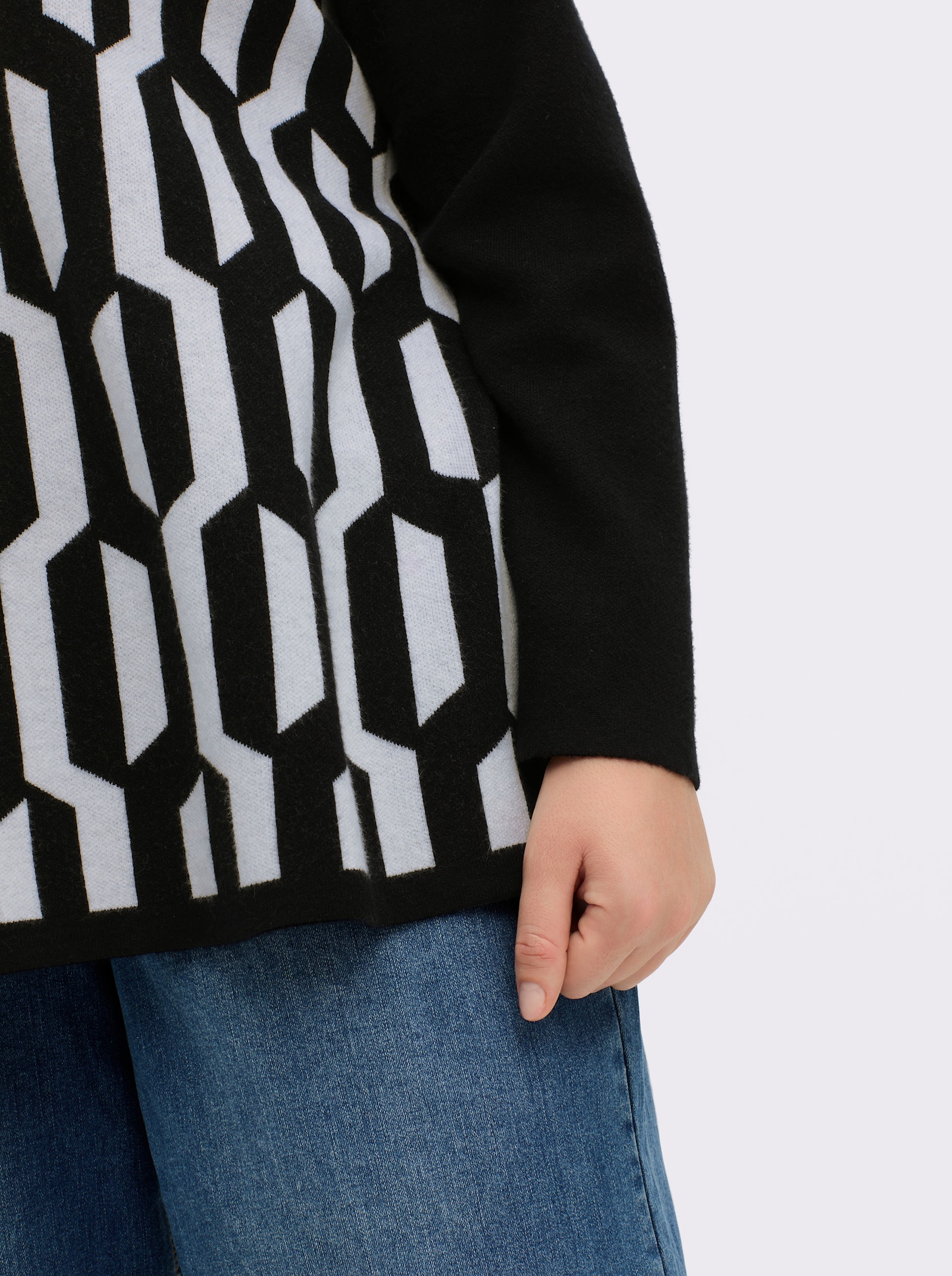 sheego Pullover mit Grafik-Jacquardmuster - schwarz-ecru-gemustert