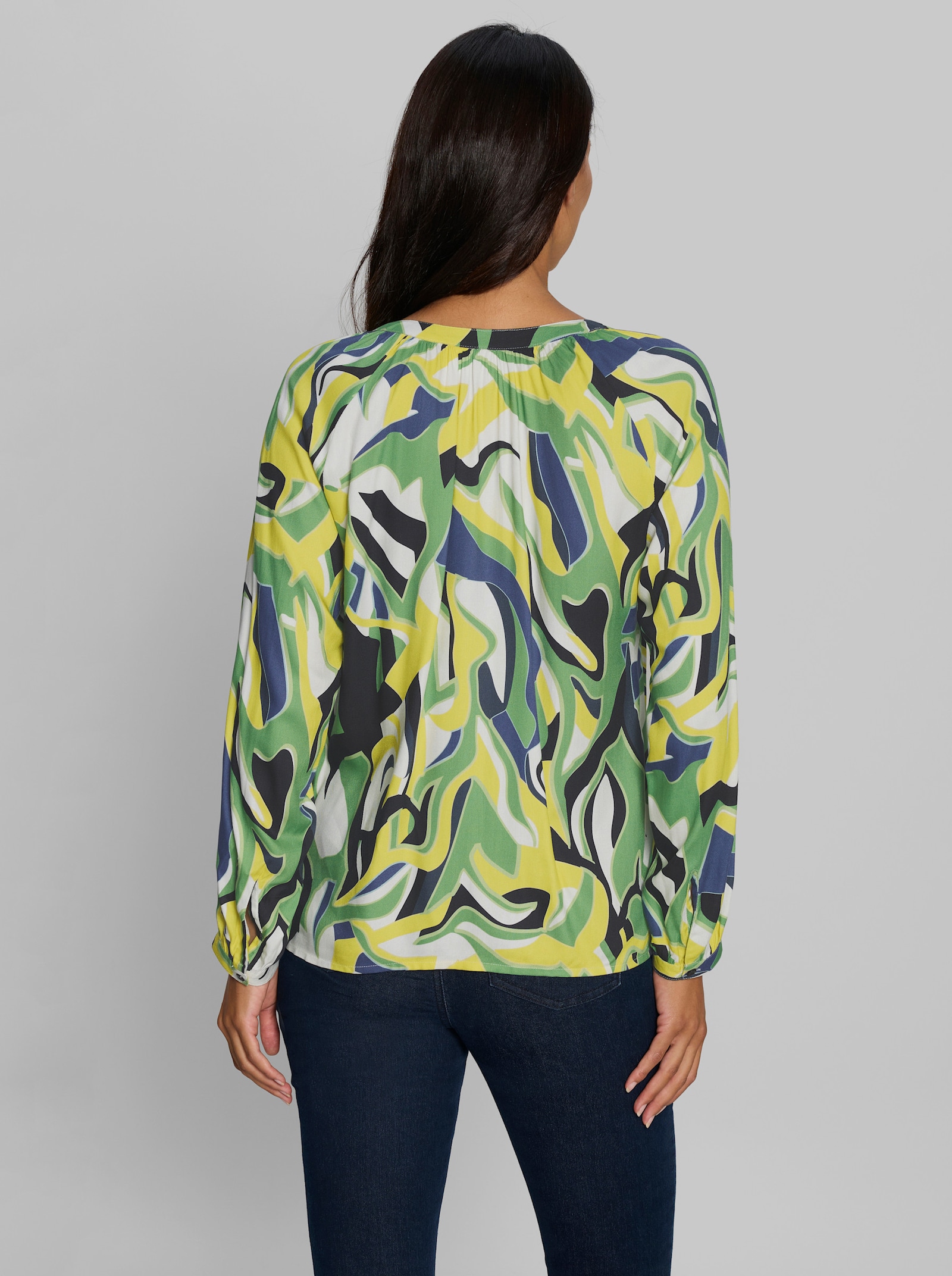 heine Druckbluse mit modernem Print - apfel-royalblau-bedruckt