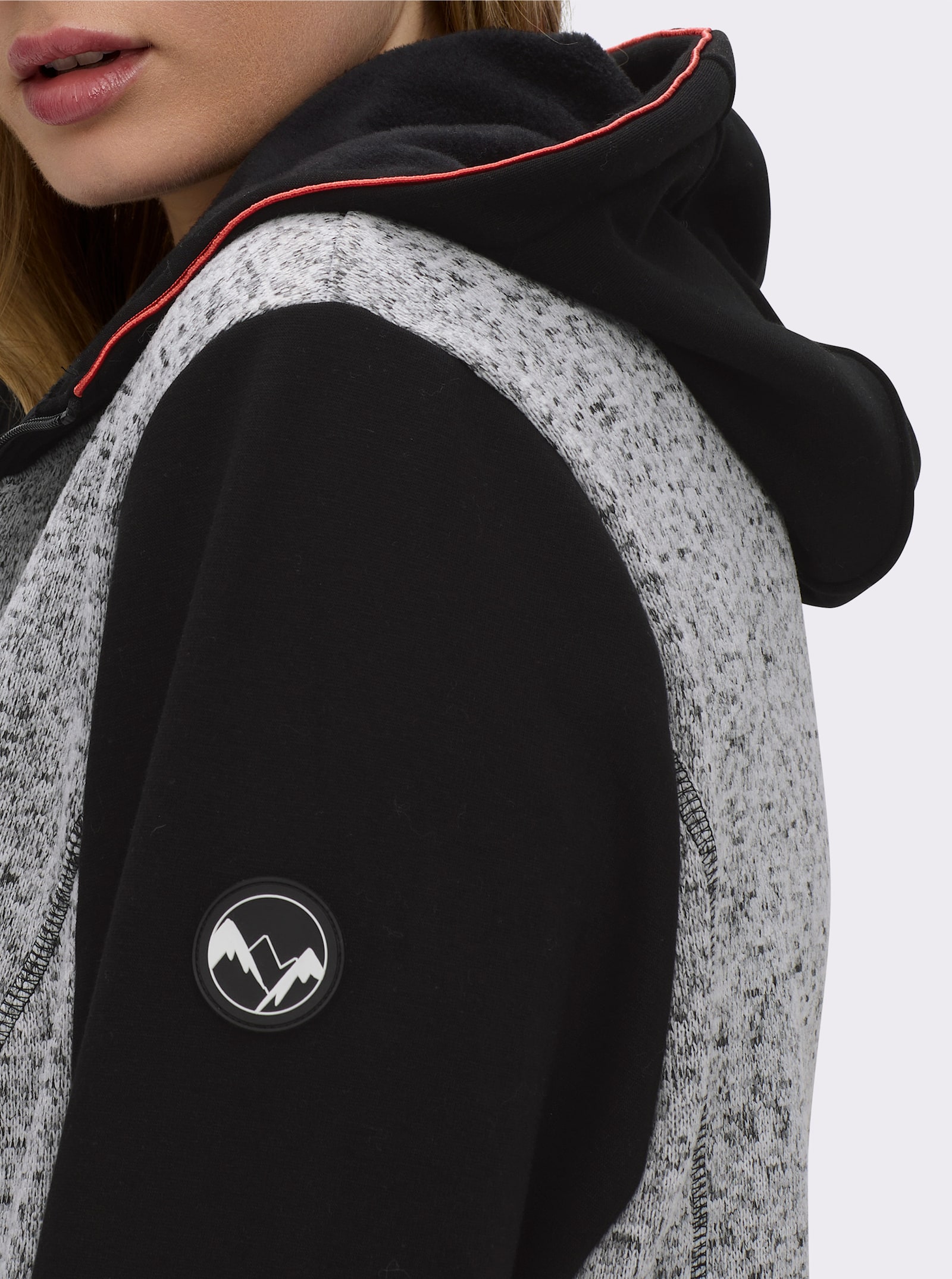 sheego Kapuzenfleecejacke mit Kontrastdetails - schwarz-ecru-meliert