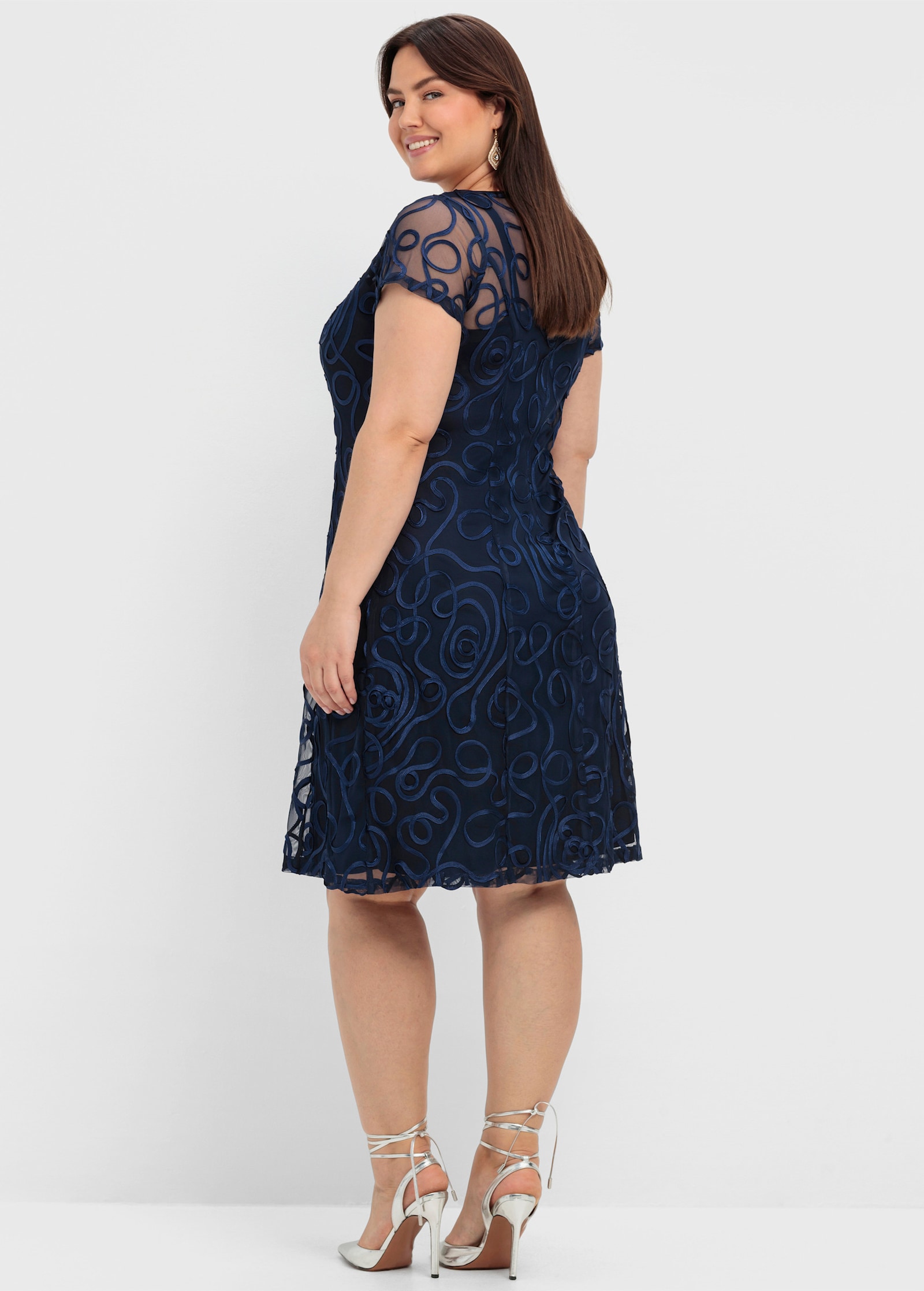 sheego Cocktailjurk met sierranden - marine