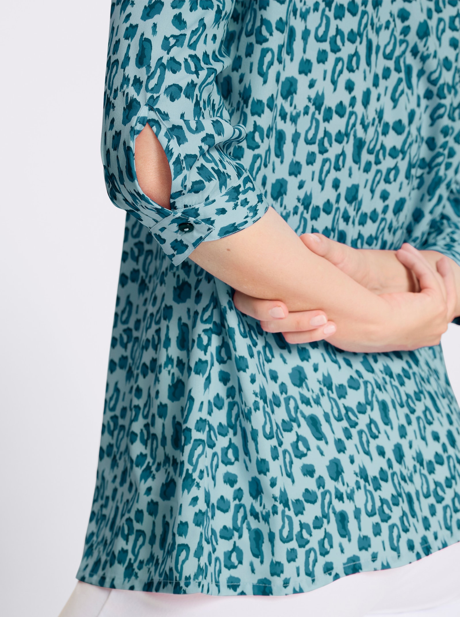 Longbluse im Leo-Muster - mint-aquapetrol-bedruckt