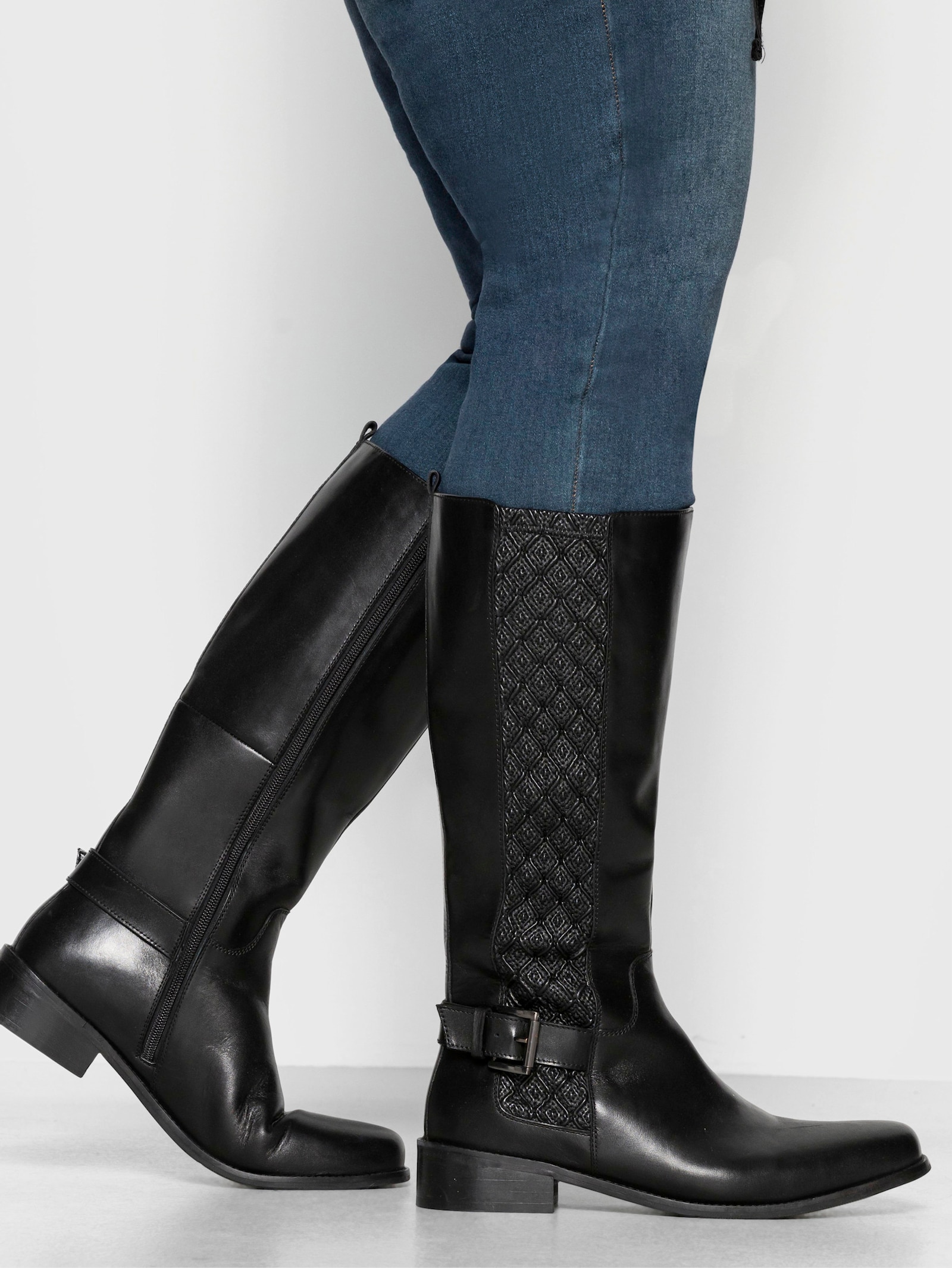 sheego Weitschaftstiefel mit Schnallenbändern - schwarz