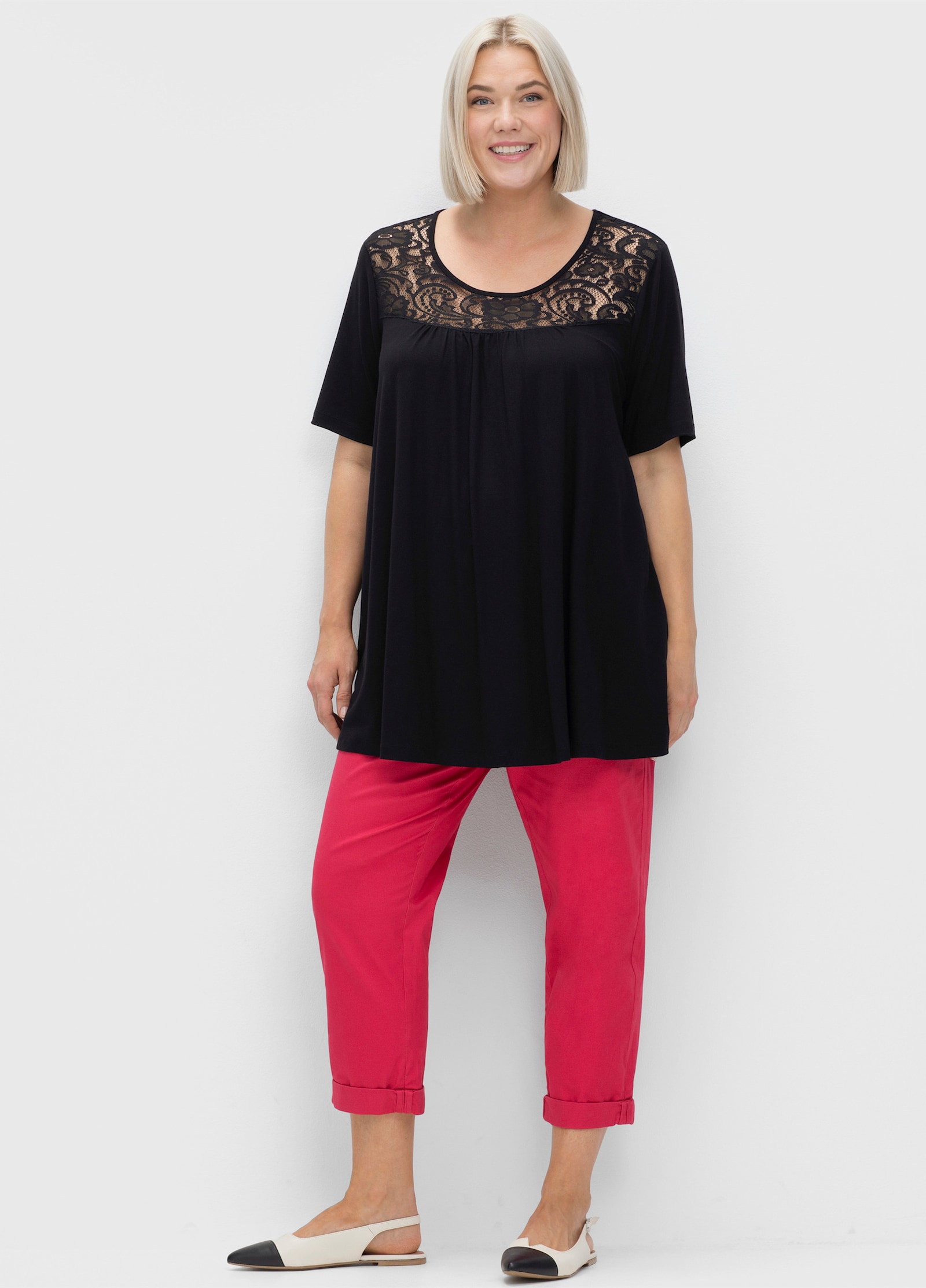 sheego Longshirt mit Spitzenpasse - schwarz