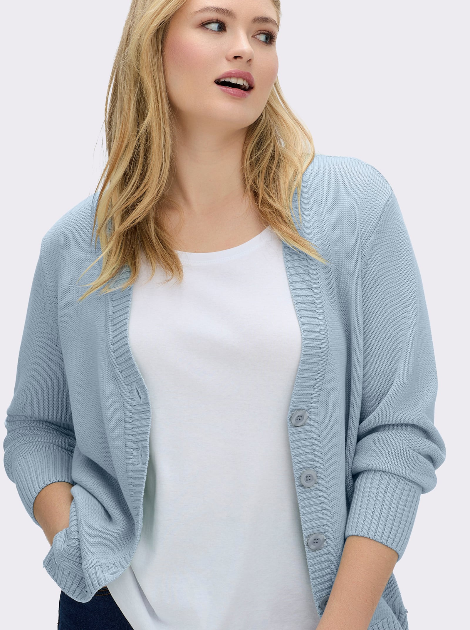 Strickjacke mit farblich abgestimmten Knöpfen - eisblau