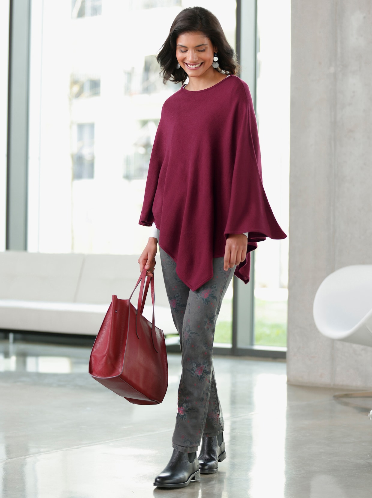 Stickad poncho - bordeaux