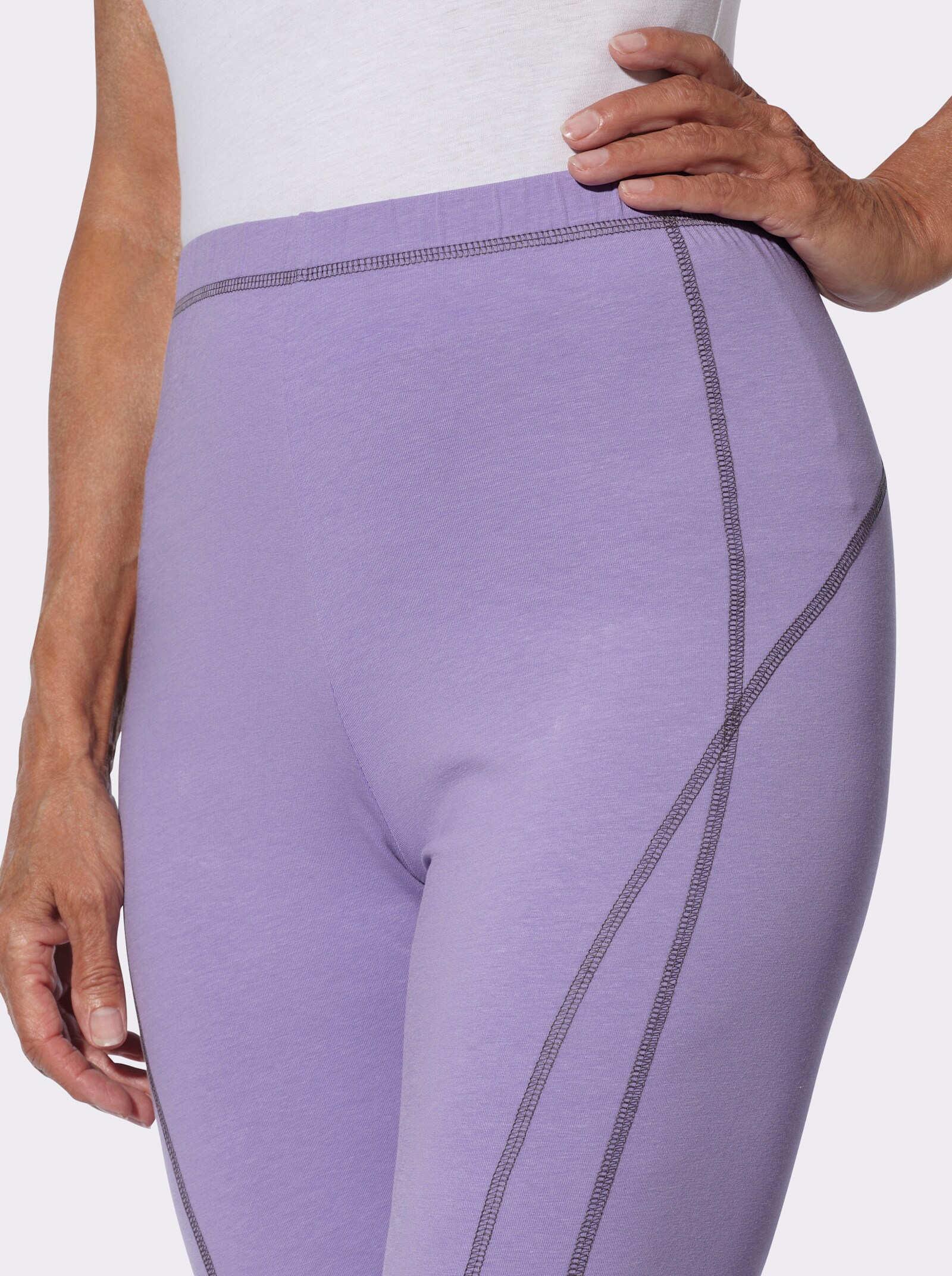Caprileggings mit Kontrastnähten - lavendel