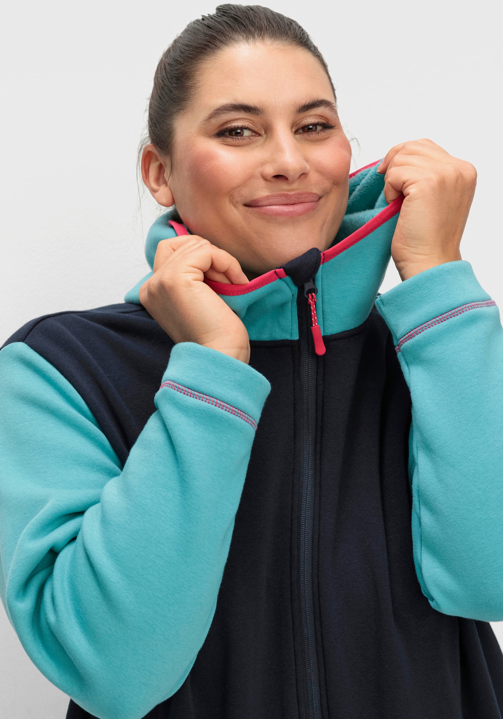 sheego Funktionsjacke in atmungsaktiver Fleece-Qualität - tiefblau