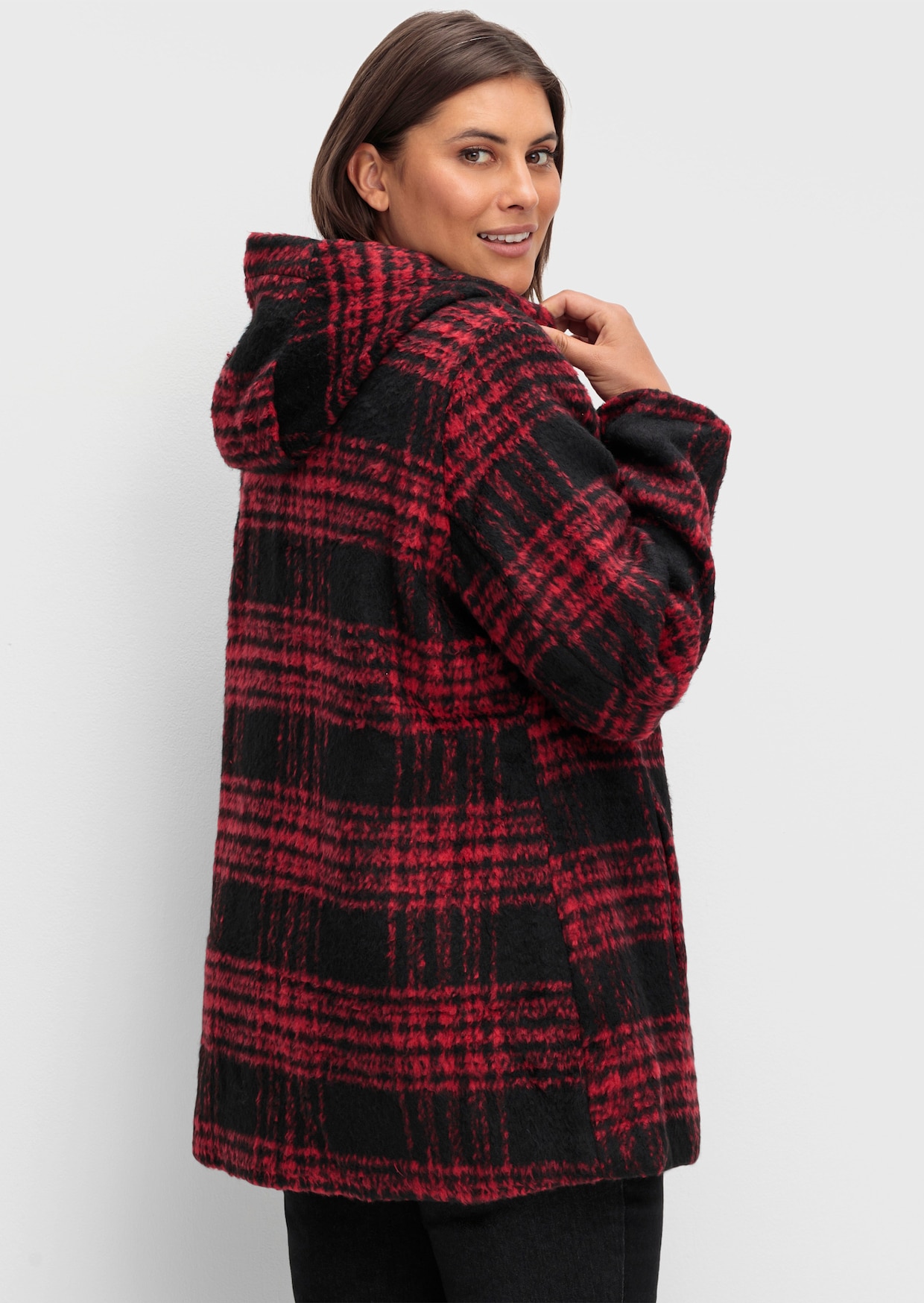 Outdoorjacke in schmeichelnder Longform - schwarz-rot-kariert