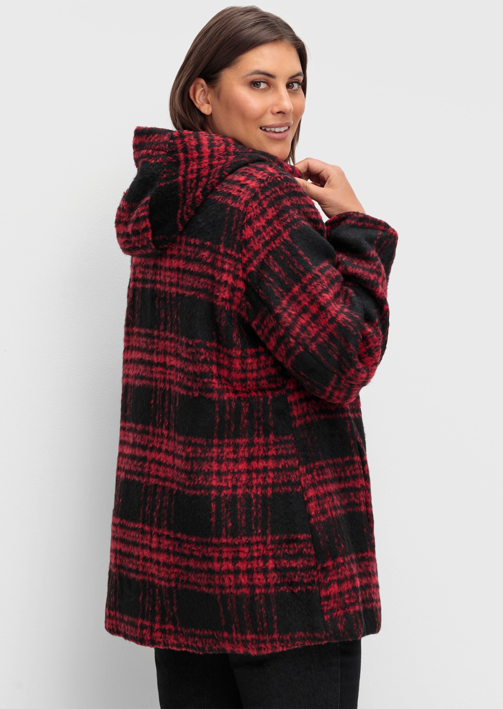 Outdoorjacke in schmeichelnder Longform - schwarz-rot-kariert