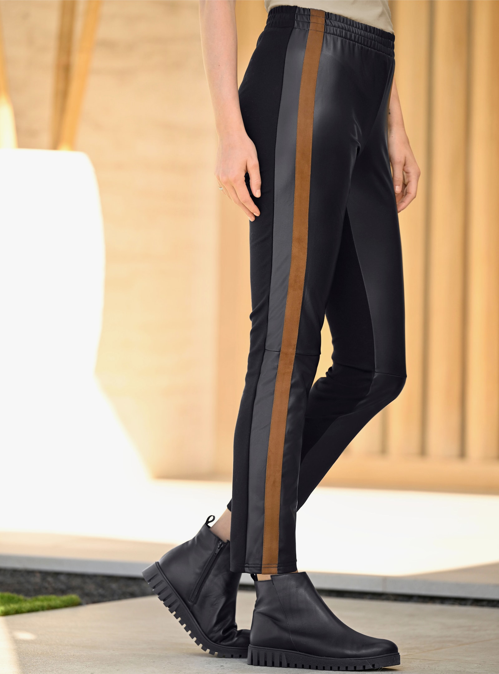 heine Byxa i skinnimitation med trikåbakstycke - svart