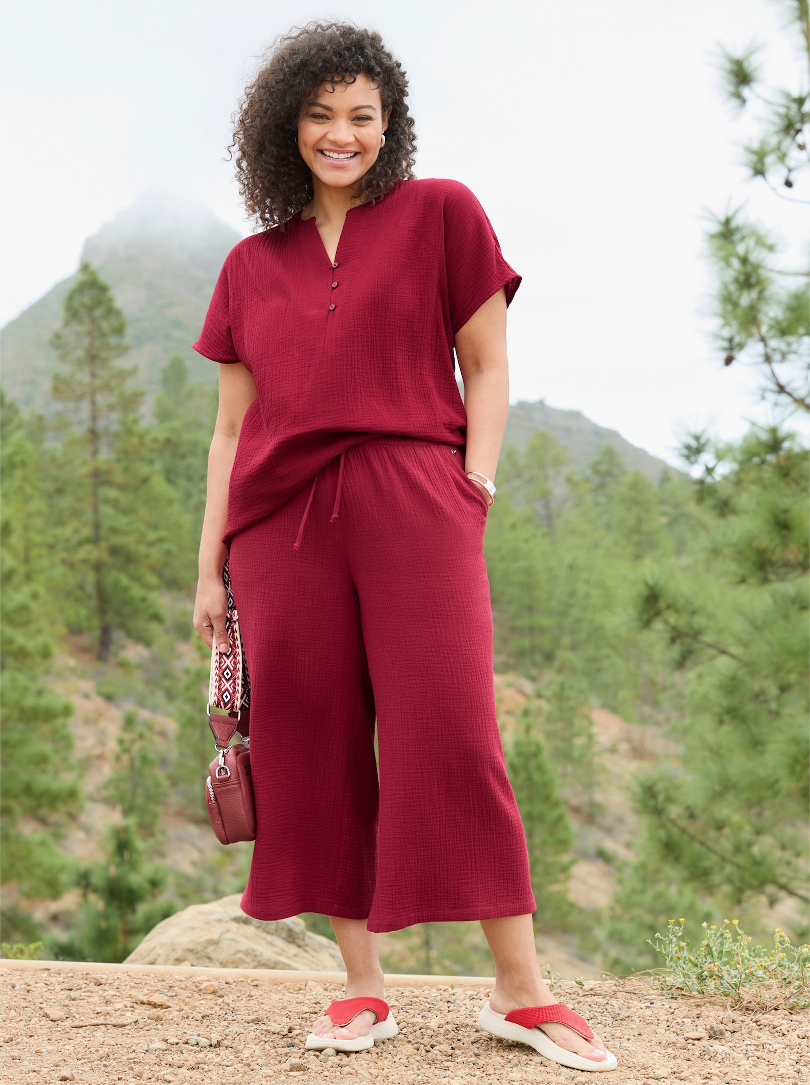 sheego Tunika mit überschnittenen Ärmeln - kirsche