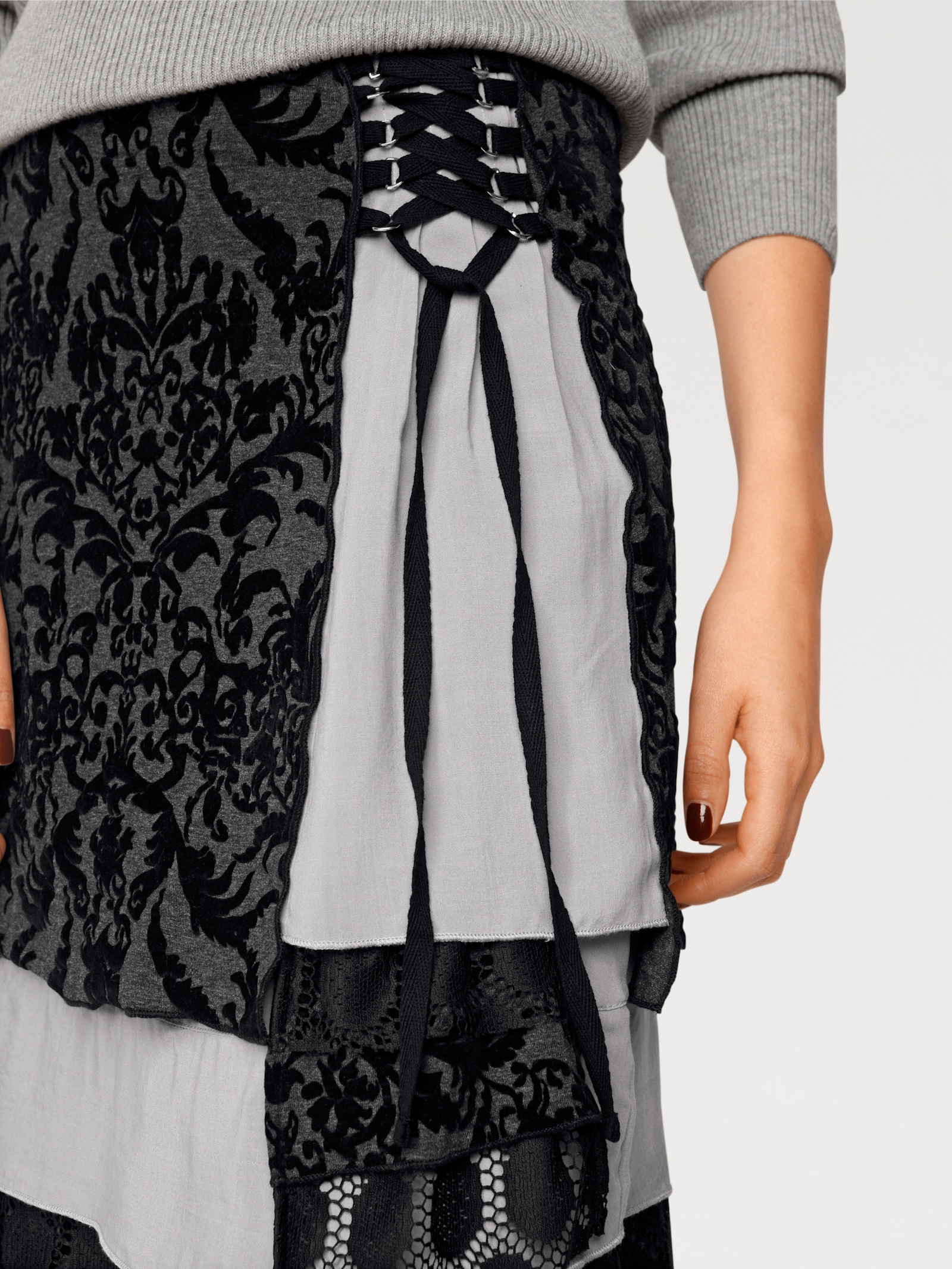 heine Stufenrock in ausgestellter Form - schwarz