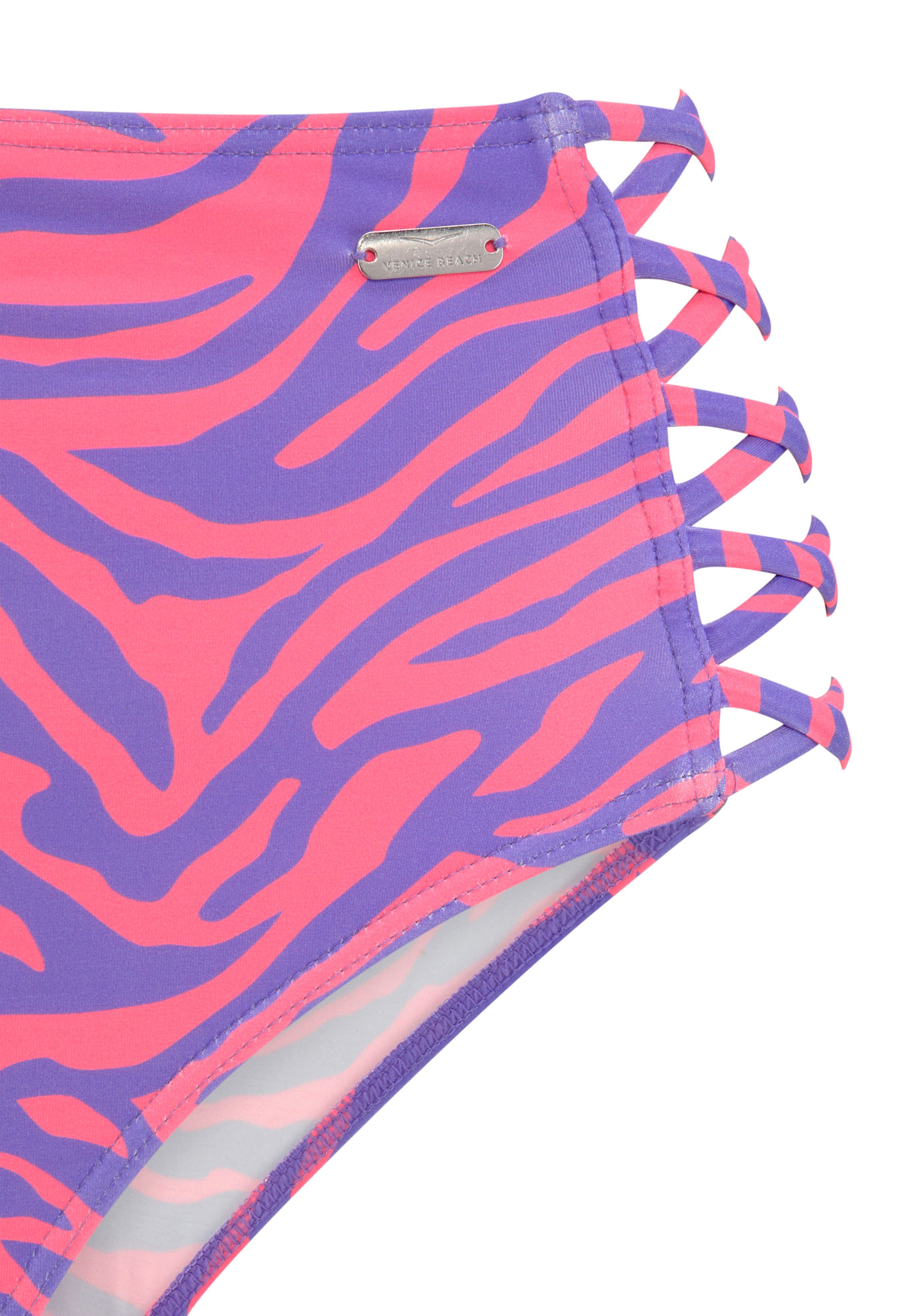 of Ice günstig Kaufen-Highwaist-Bikini-Hose in violett-koralle von Venice Beach. Highwaist-Bikini-Hose in violett-koralle von Venice Beach <![CDATA[Modische High-waist-Bikini-Hose von Venice Beach. Angesagter Animal-Print. Gekreuzte Bänder an den Seiten. Weiche Microfaser.]]>