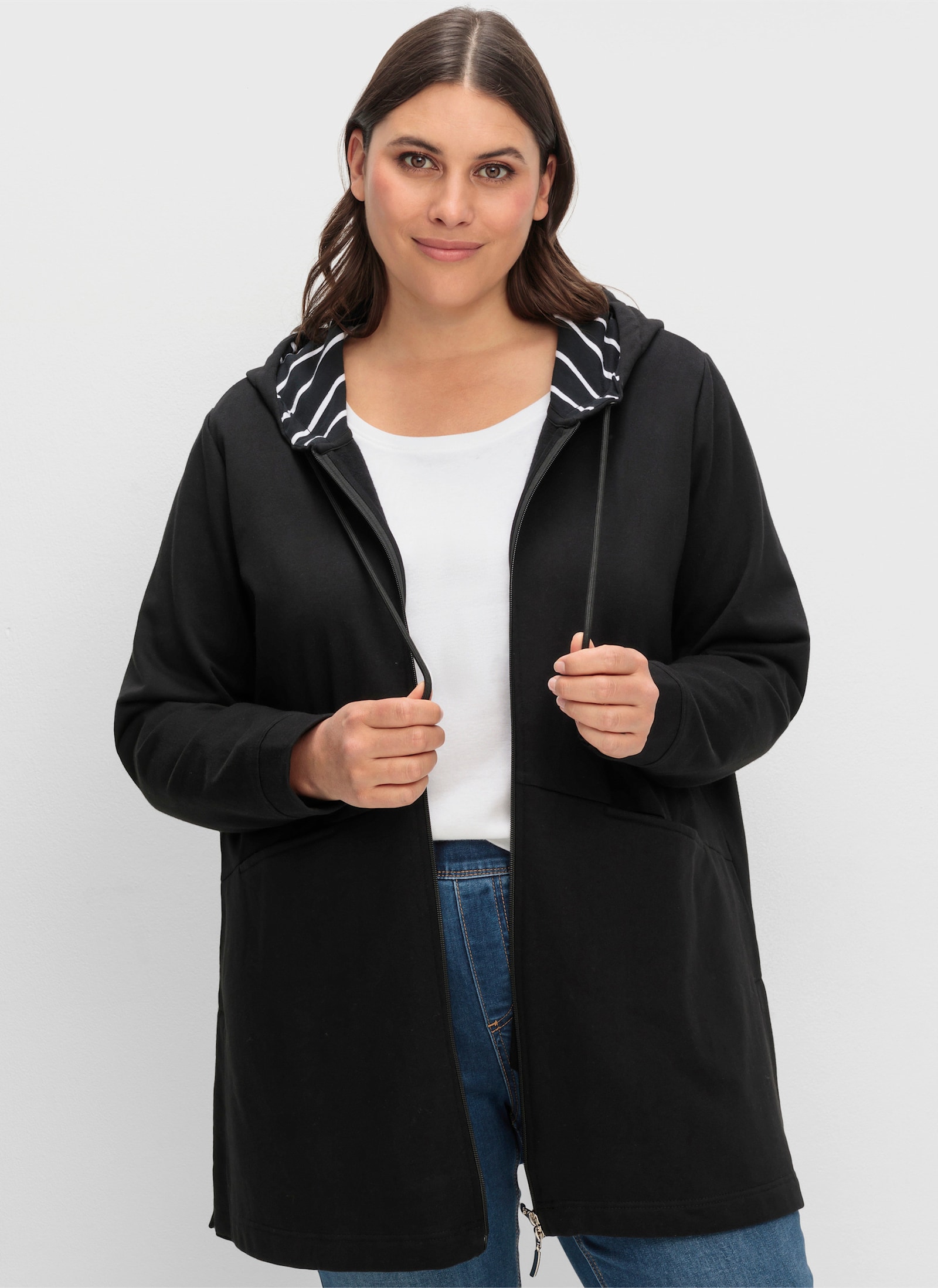 sheego Sweatjacke in Longform, innen angeraut - schwarz