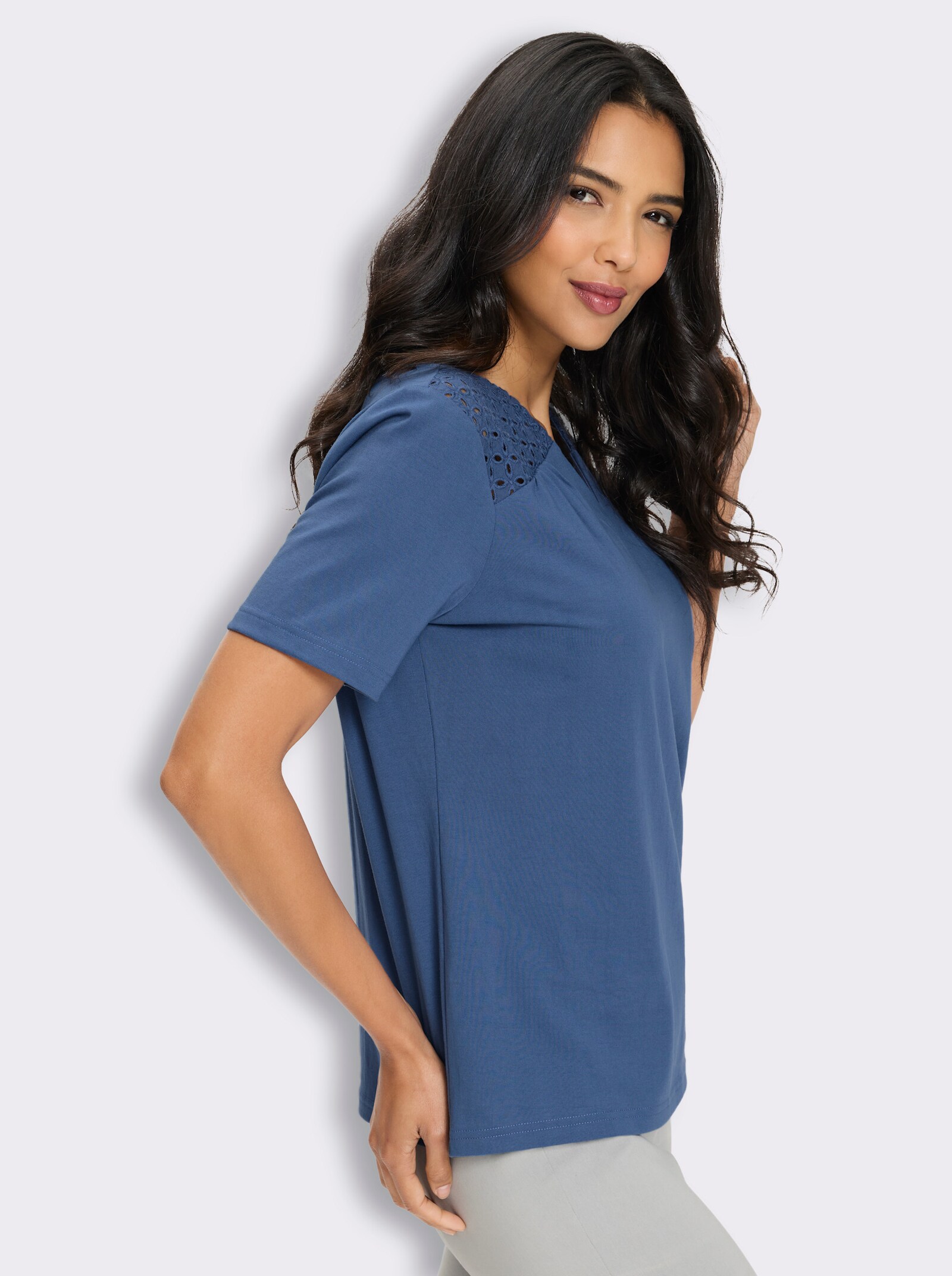 Kurzarmshirt mit Spitzendetails - jeansblau