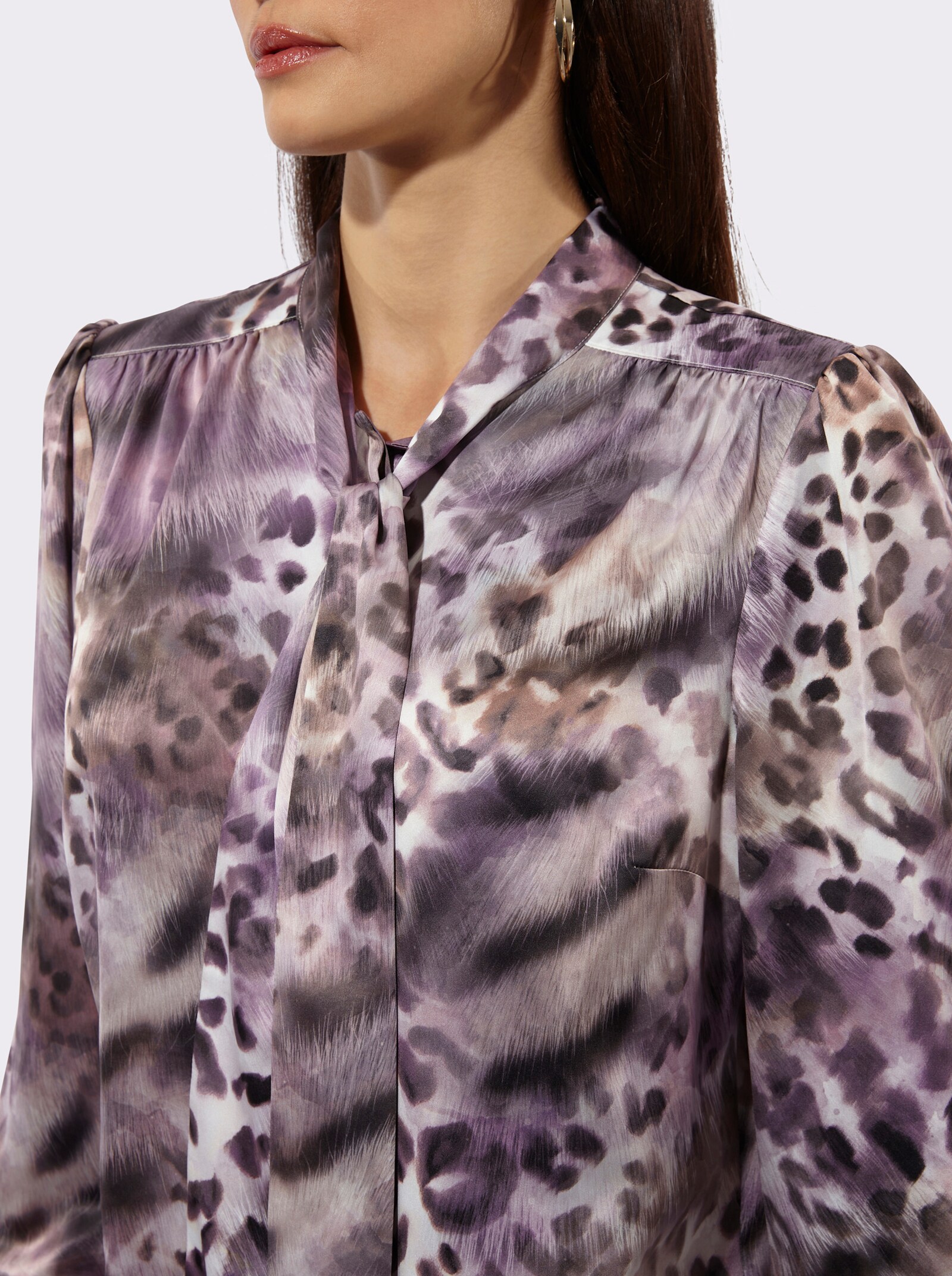 Schluppenbluse mit verdeckter Knopfleiste - champagner-schoko-bedruckt