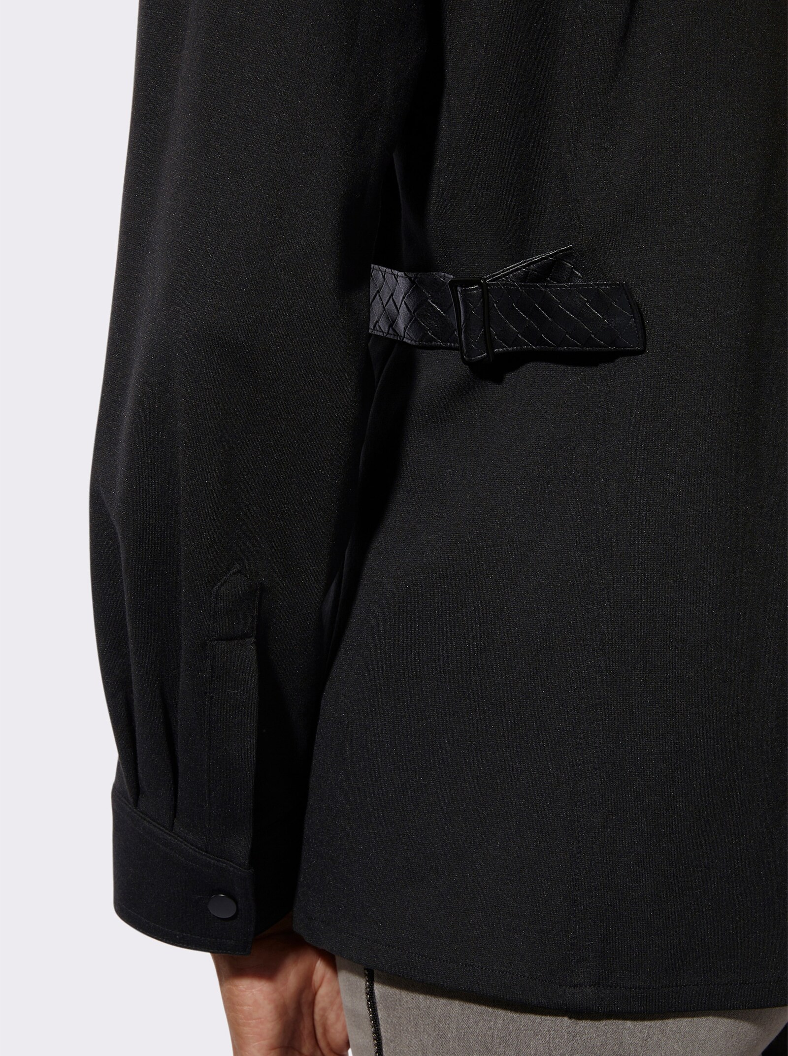 Shirtjacke mit seitlichem Riegel in Flecht-Optik - schwarz